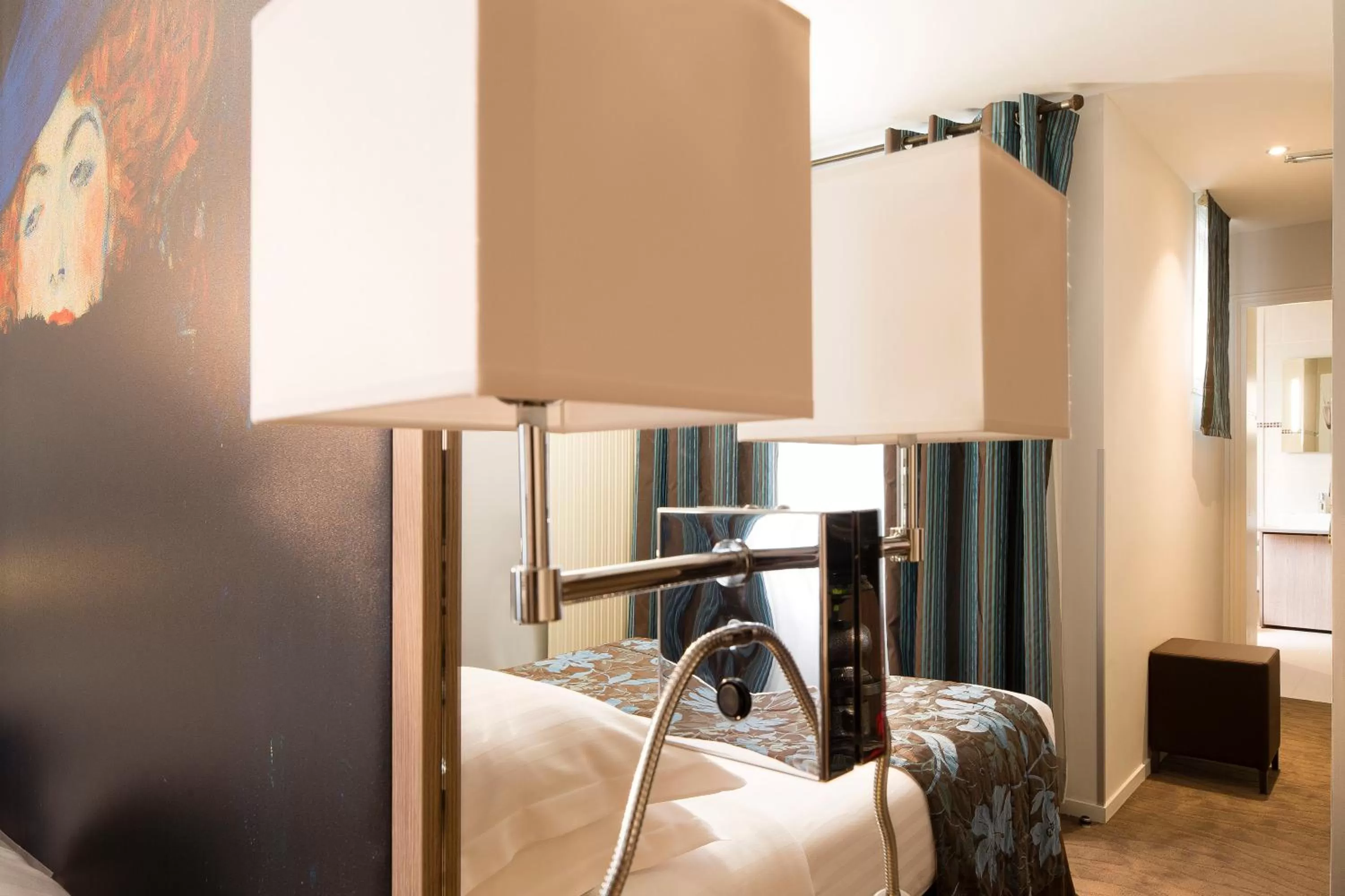 Decorative detail in Turenne Le Marais