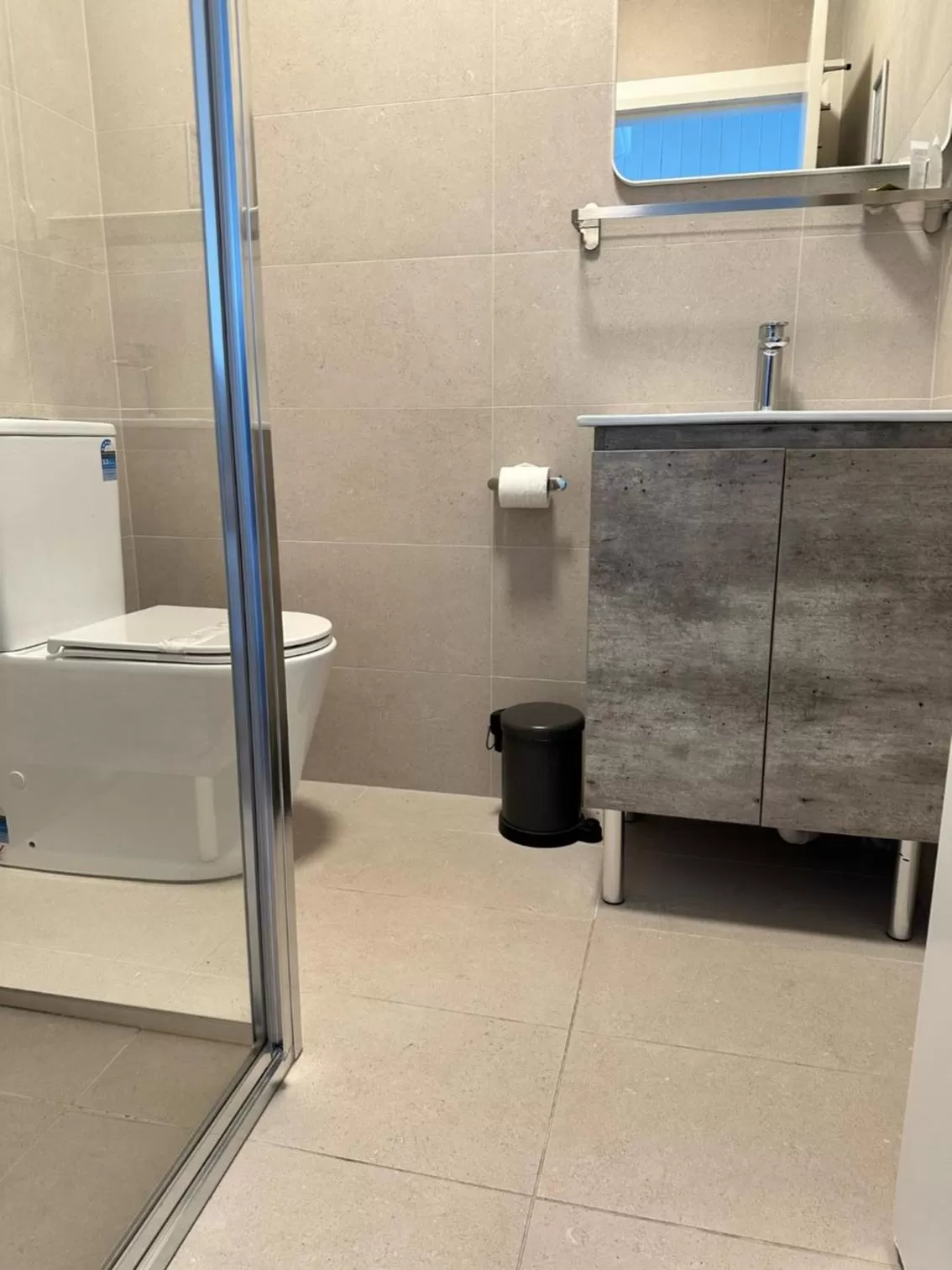 Shower in Surf Beach Motel Newcastle