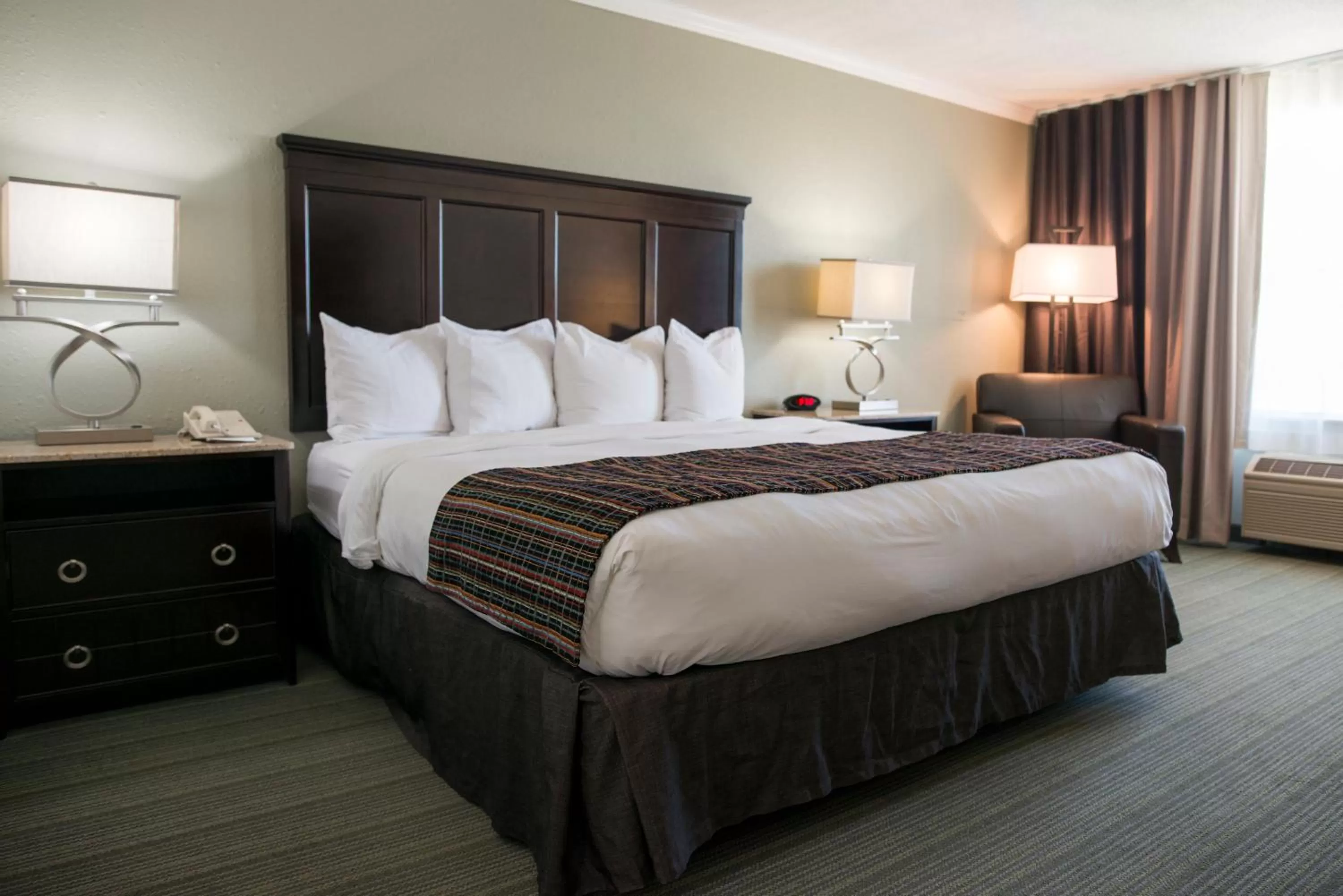 Bed in Country Inn & Suites by Radisson, Effingham, IL