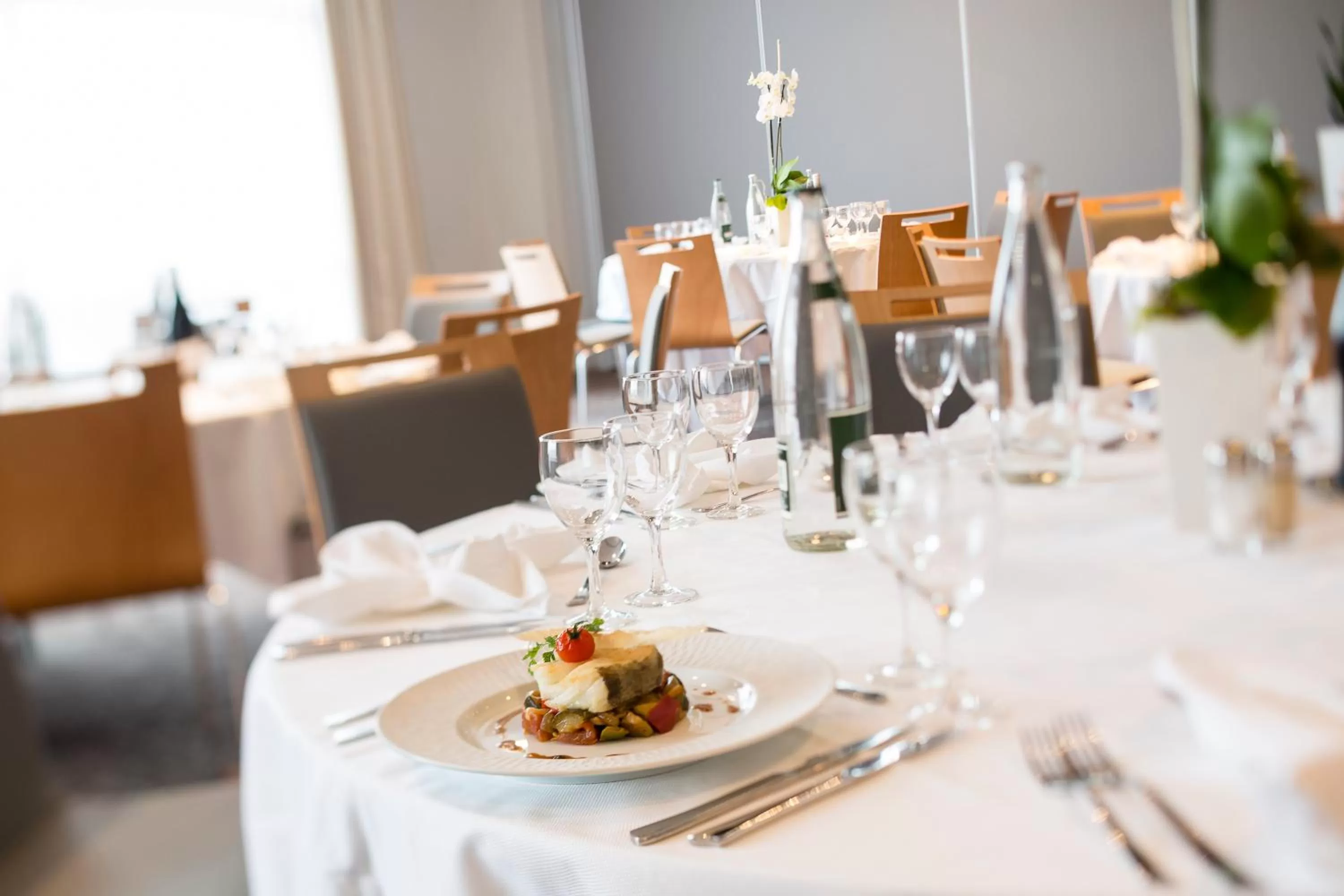 Lounge or bar in Mercure Compiègne Sud