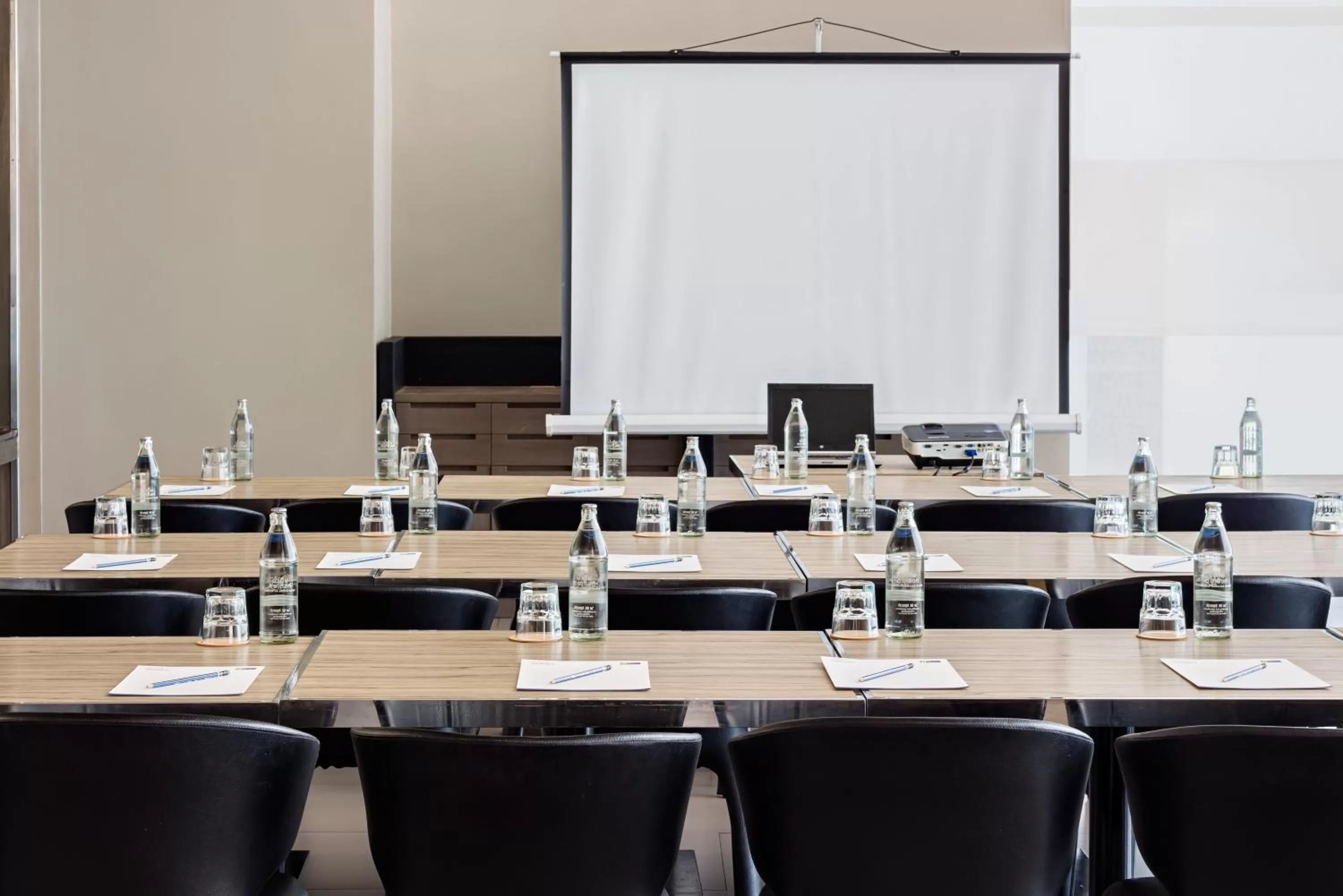 Meeting/conference room in Holiday Inn Express Bangkok Siam by IHG