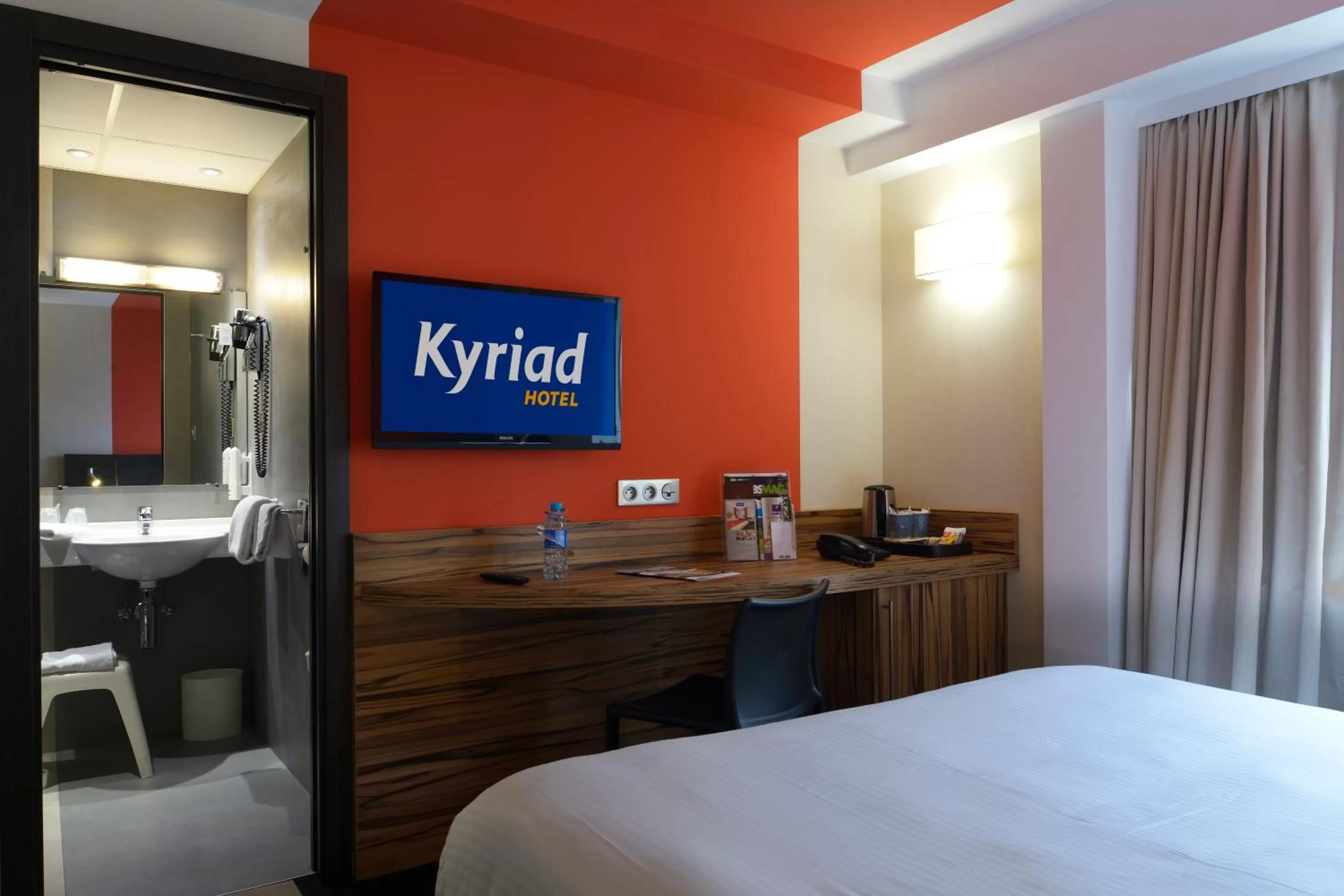 Photo of the whole room, Bed in Kyriad Montbeliard Sochaux