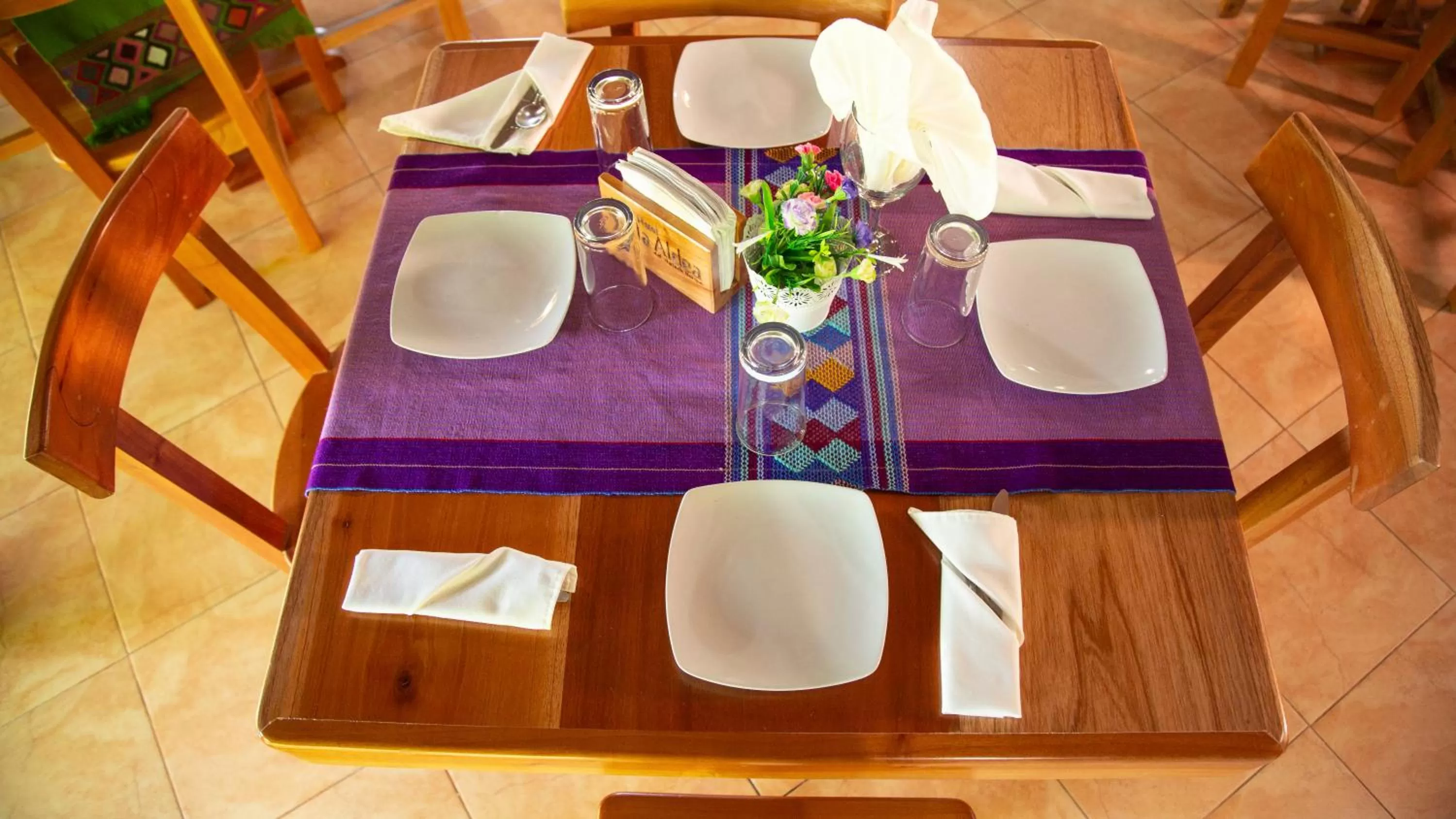 Restaurant/places to eat in Hotel La Aldea del Halach Huinic