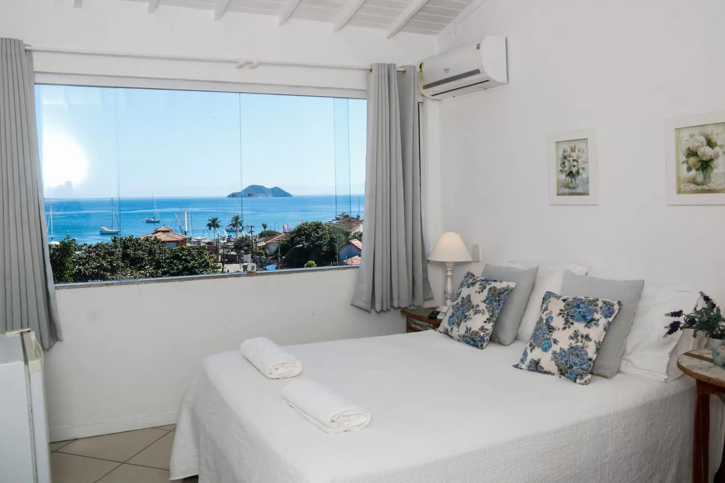 Double Room with Sea View in Pousada Baía Bonita Double Room with Sea View in Pousada Baía Bonita
