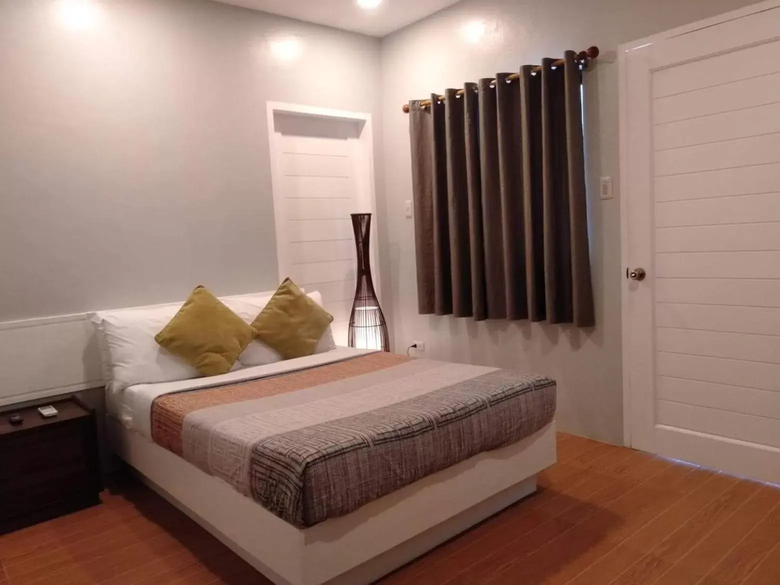 Deluxe Double Room with Balcony and Sea View in Tropical Fun Ta Sea Rentals Deluxe Double Room with Balcony and Sea View in Tropical Fun Ta Sea Rentals