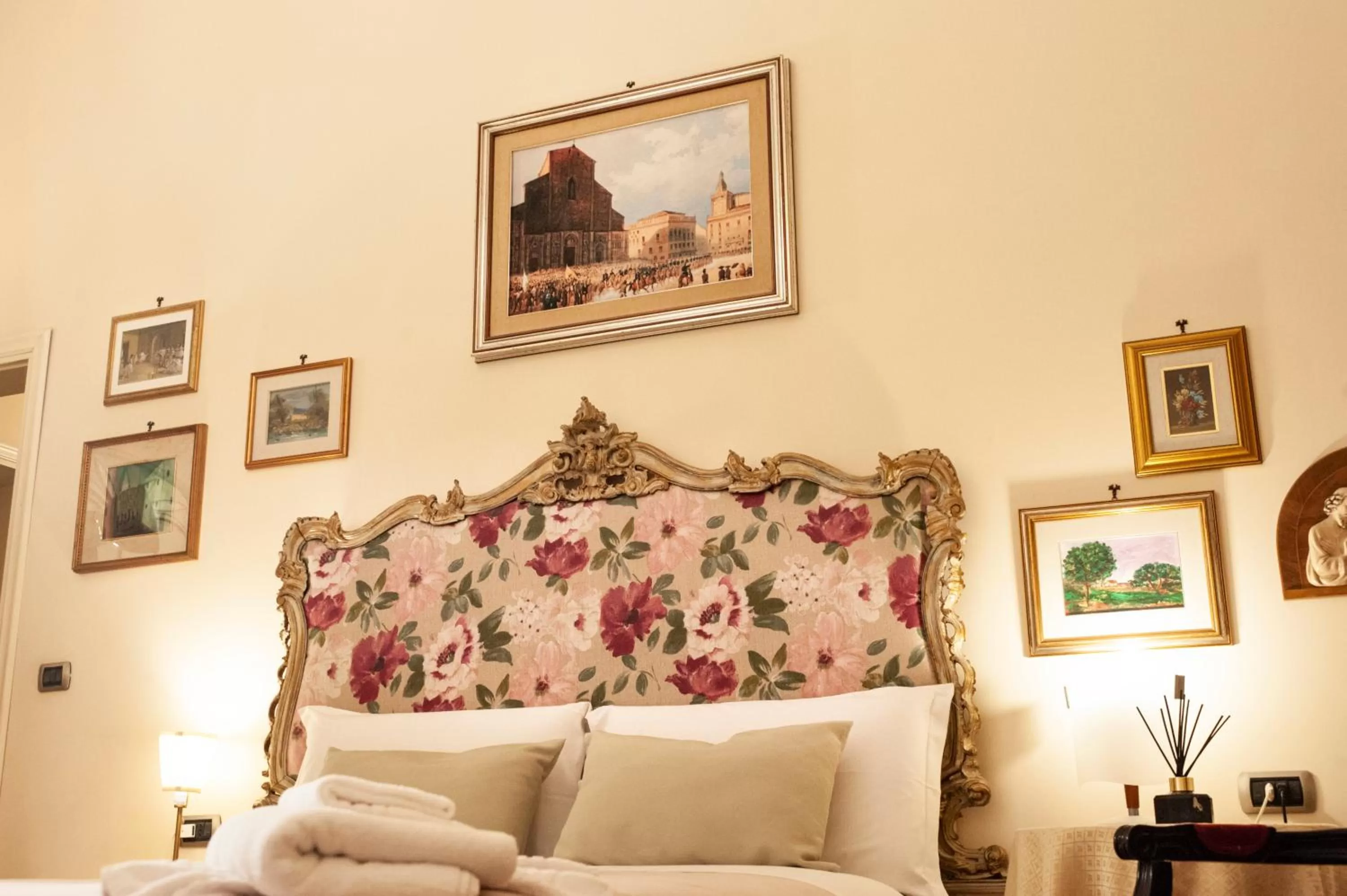 Bed in Gran Suite Piazza Maggiore - T&T communications