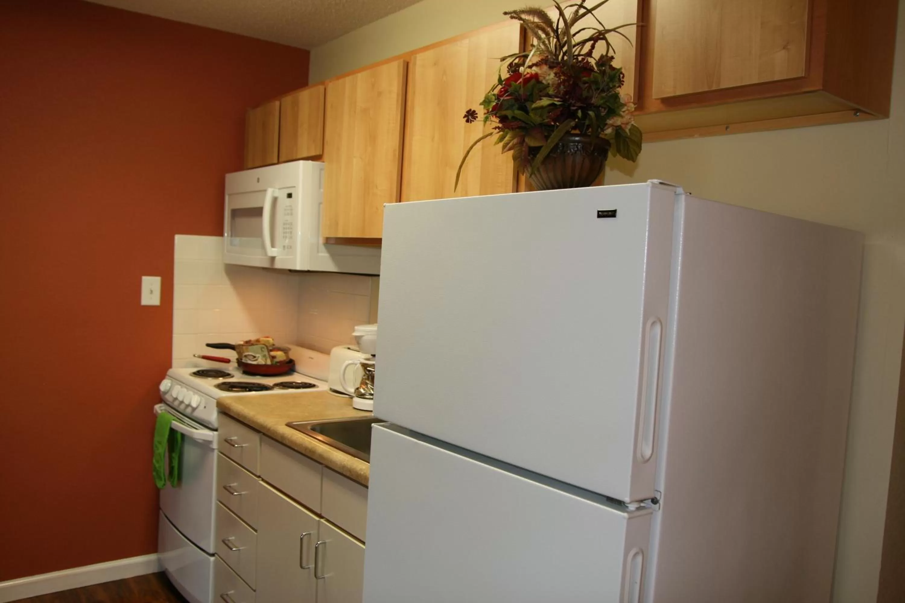 Kitchen or kitchenette in Affordable Suites of America Fredericksburg
