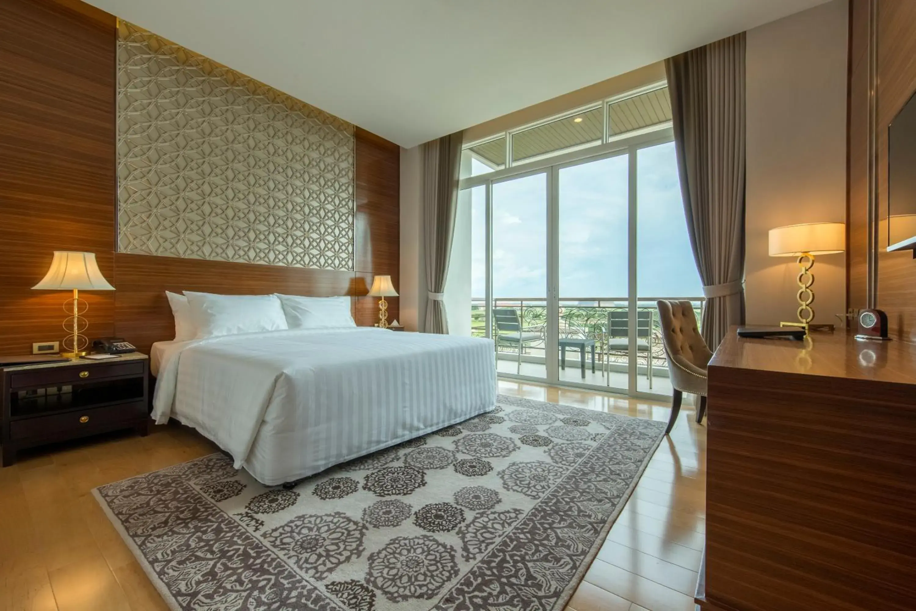 Junior Suite with Balcony in Garden City Hotel Junior Suite with Balcony in Garden City Hotel