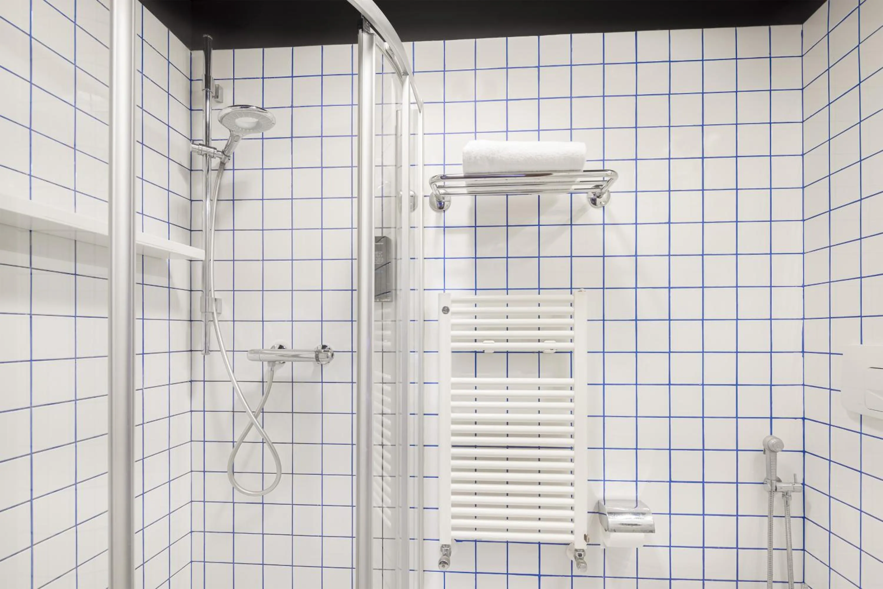 Shower in Generator Rome