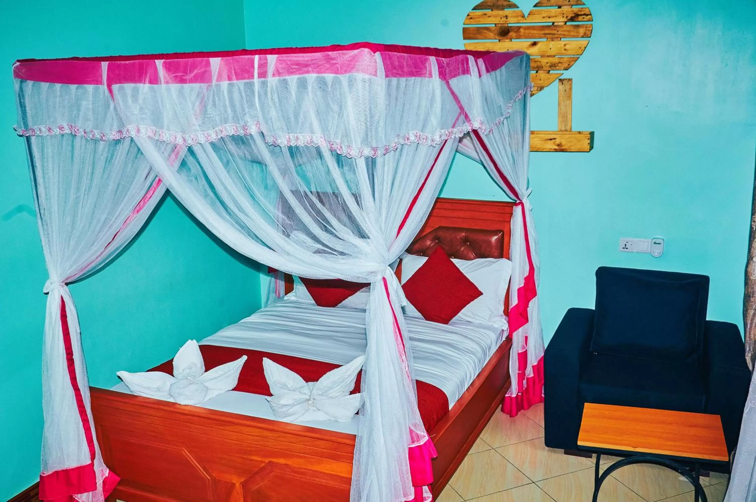 Photo of the whole room in Safari Park House