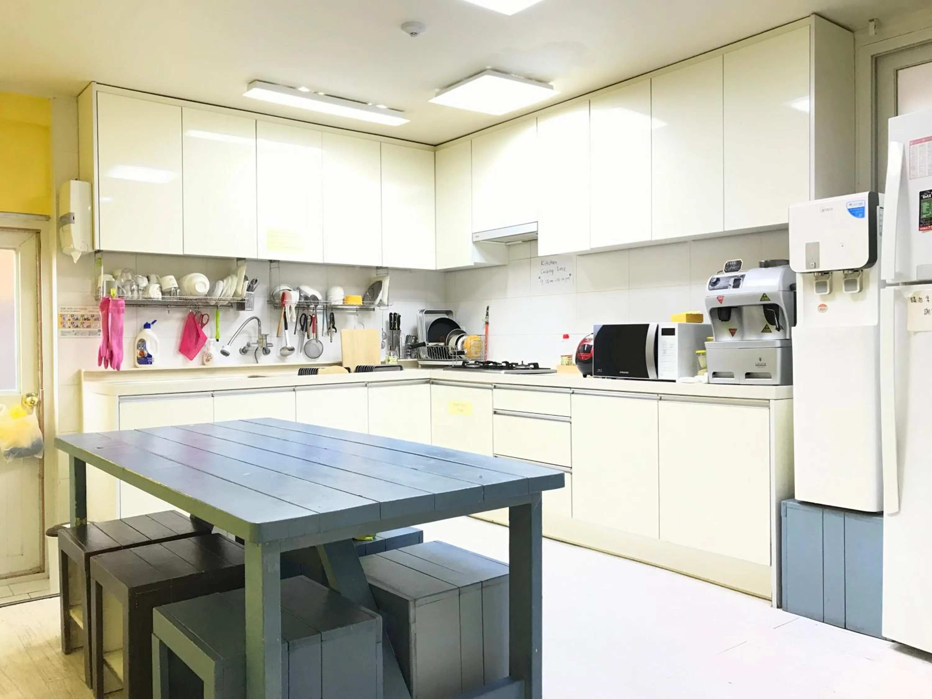 Kitchen or kitchenette in Slow Citi Guest House -슬로시티게스트하우스