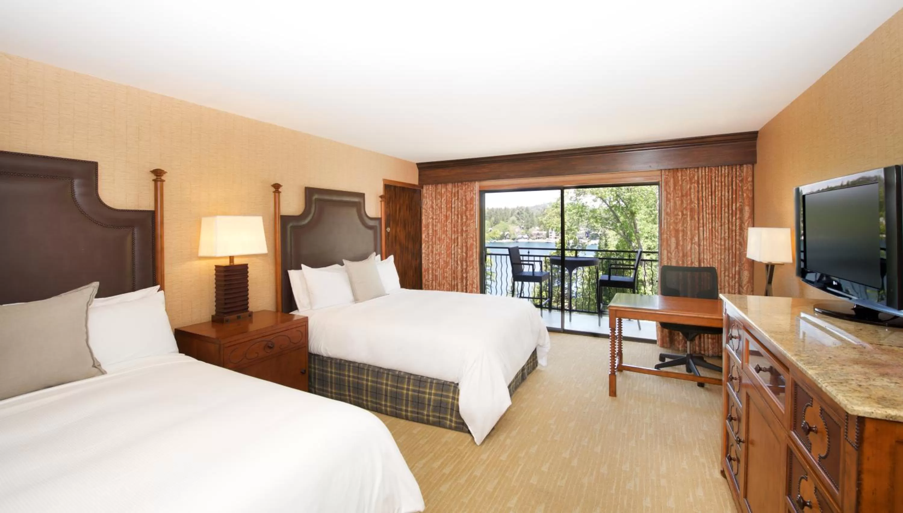 Bed in Lake Arrowhead Resort & Spa