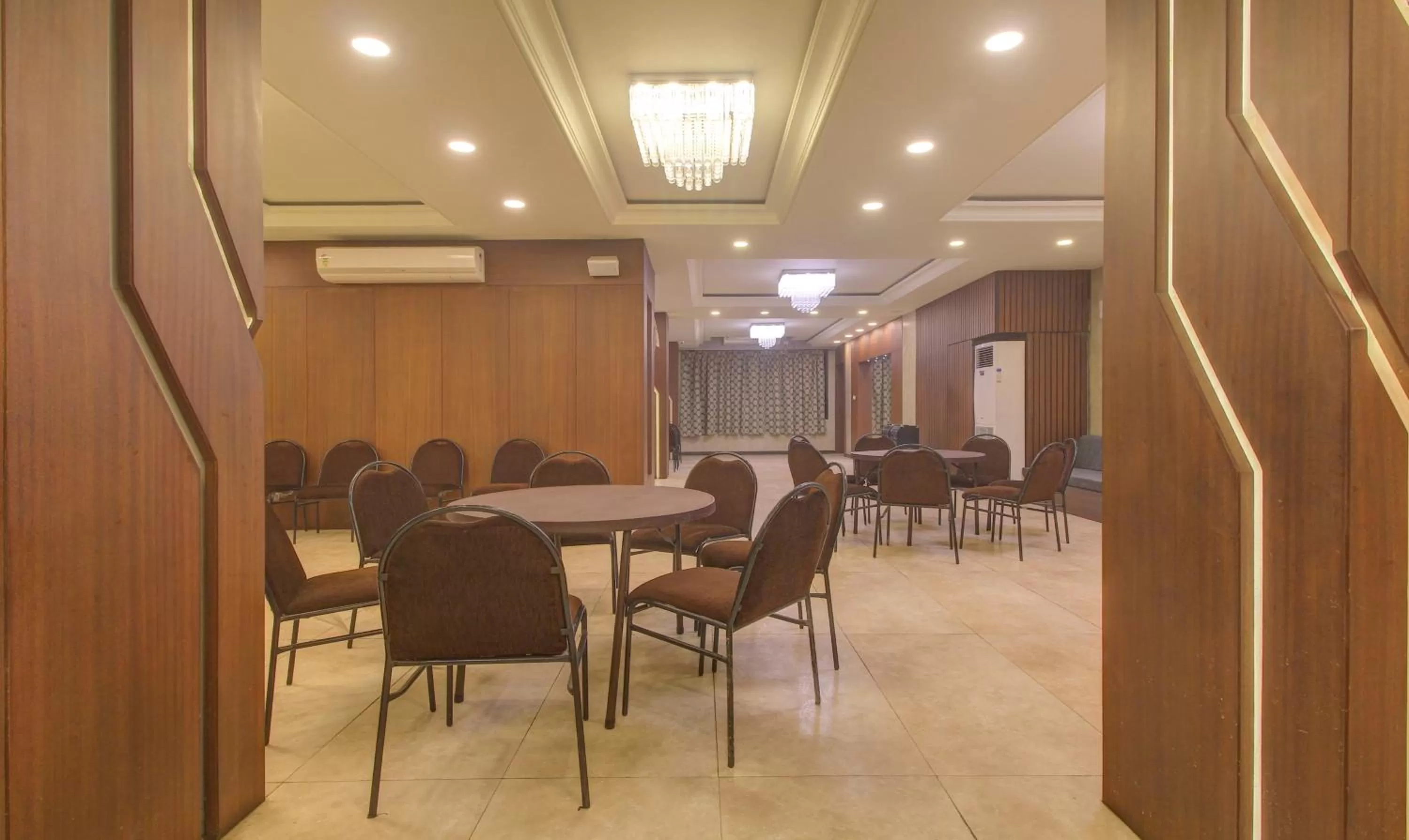 Banquet/Function facilities, Restaurant/Places to Eat in Itsy By Treebo - Golden Fiesta