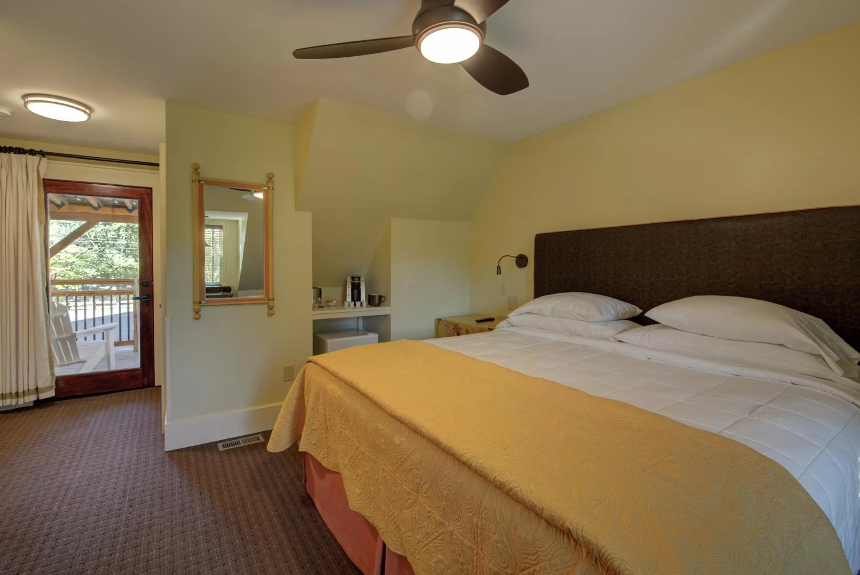 Photo of the whole room, Bed in Hotel Broad Ripple