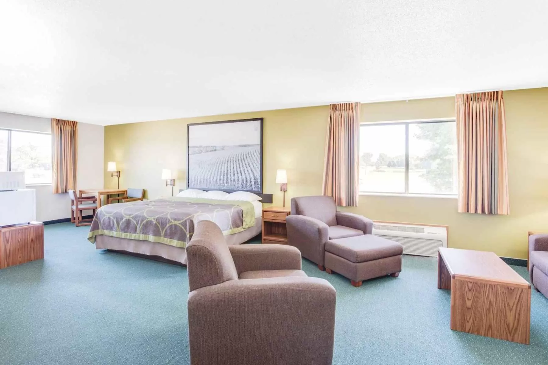 Premier King Suite - Non-Smoking in Super 8 by Wyndham Oelwein