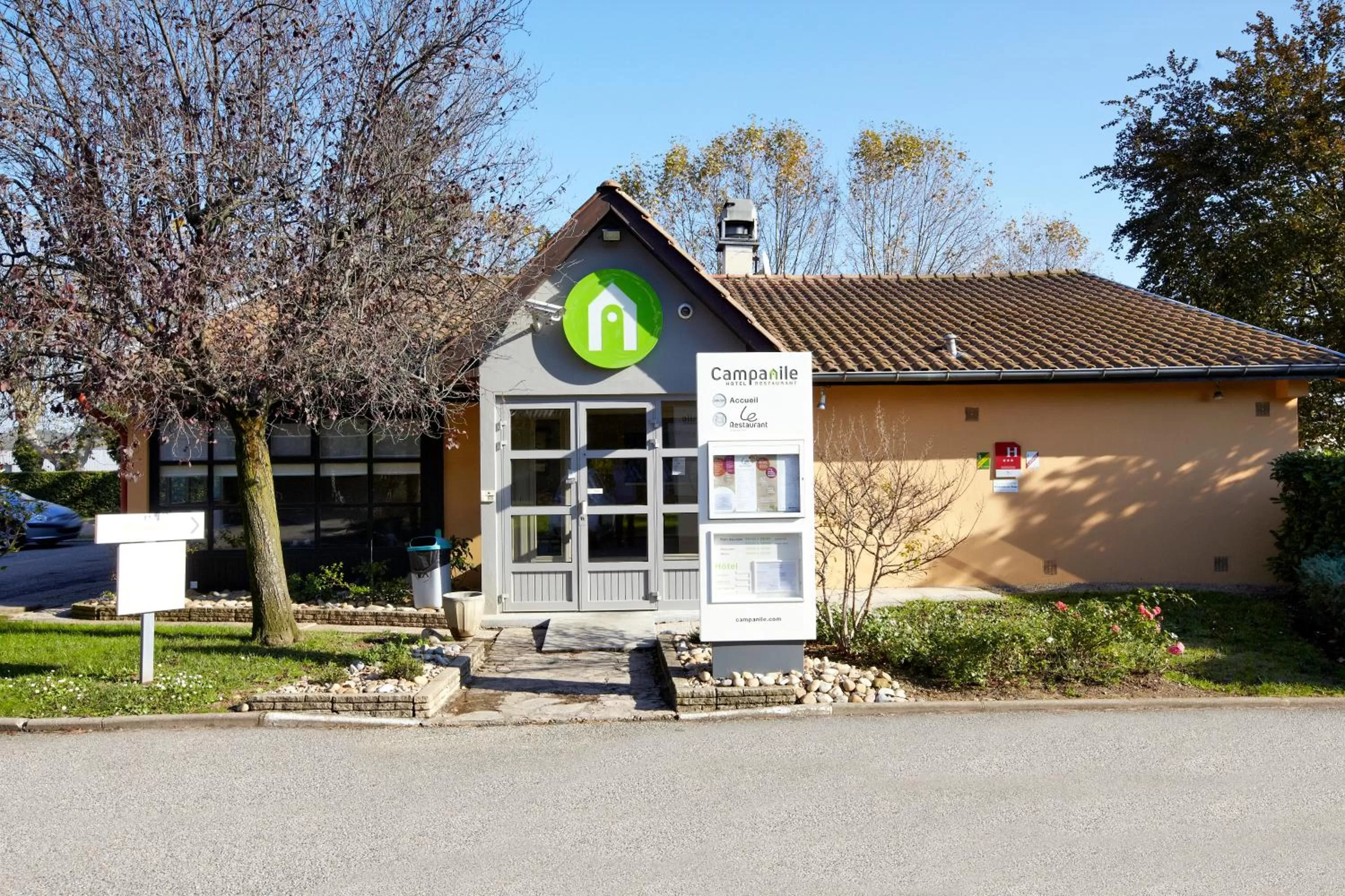 Facade/entrance in Campanile Villefranche-Sur-Saône