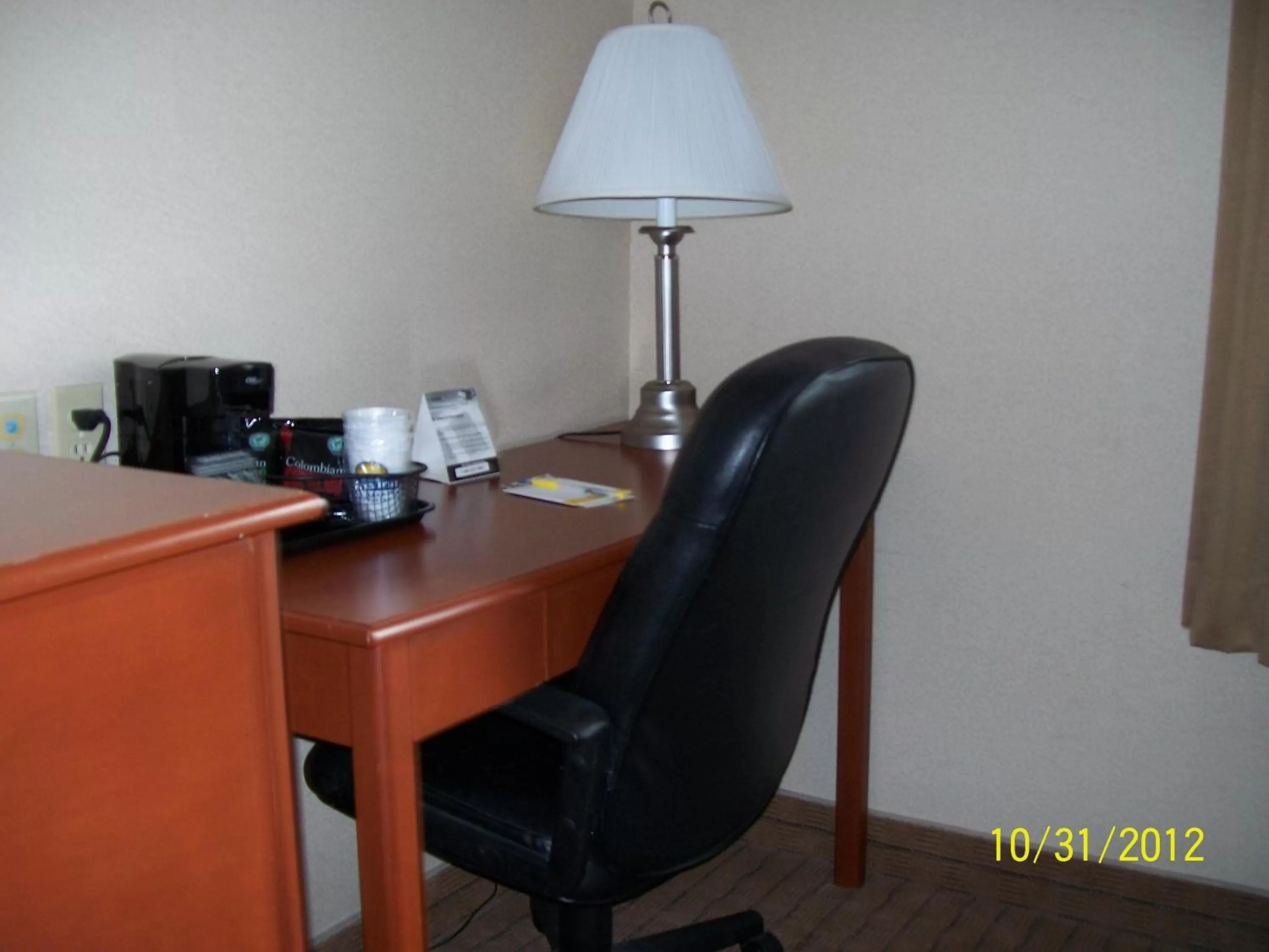 Seating area in Days Inn by Wyndham Moose Jaw