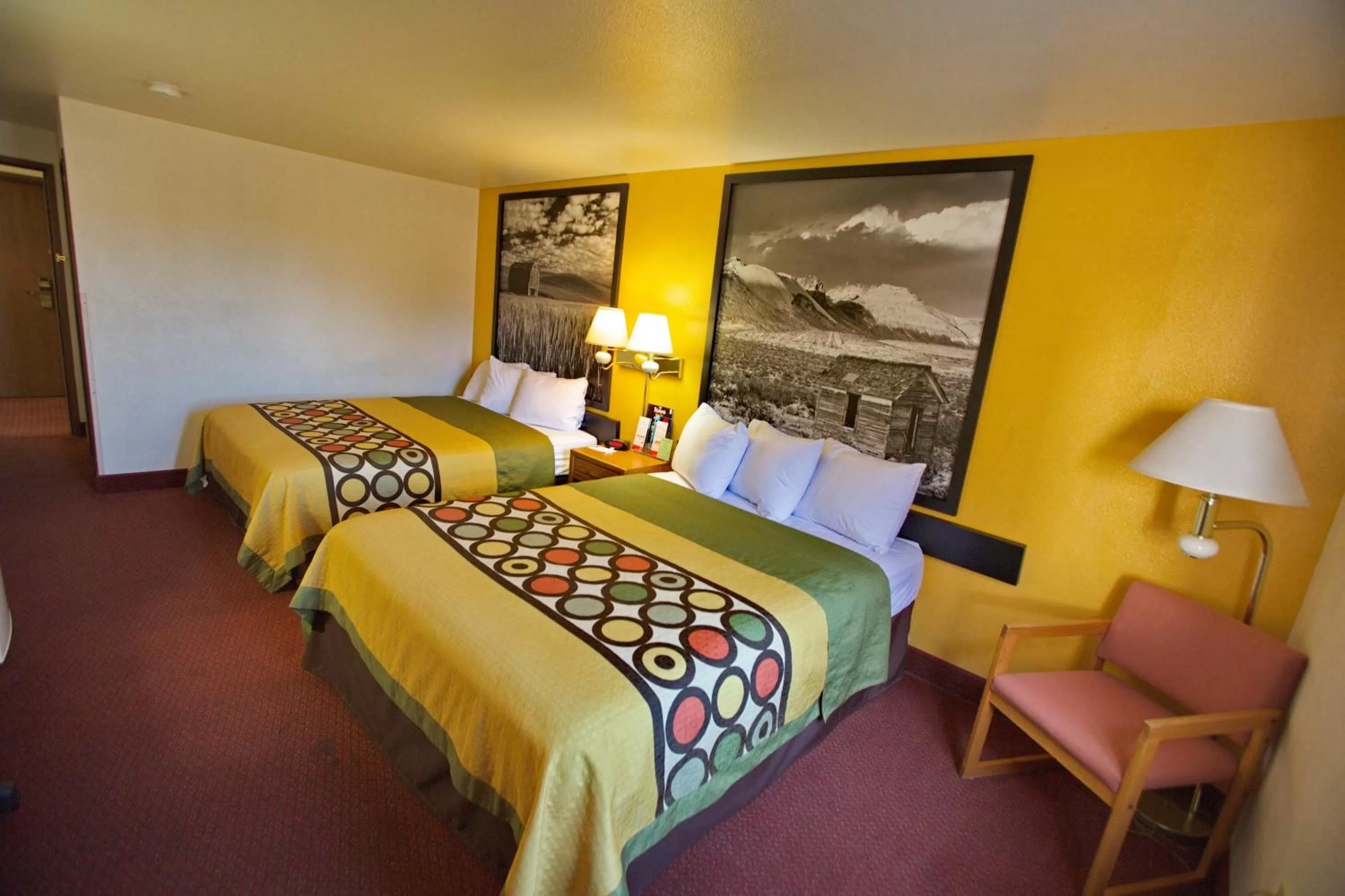 Decorative detail, Bed in Super 8 by Wyndham Elko