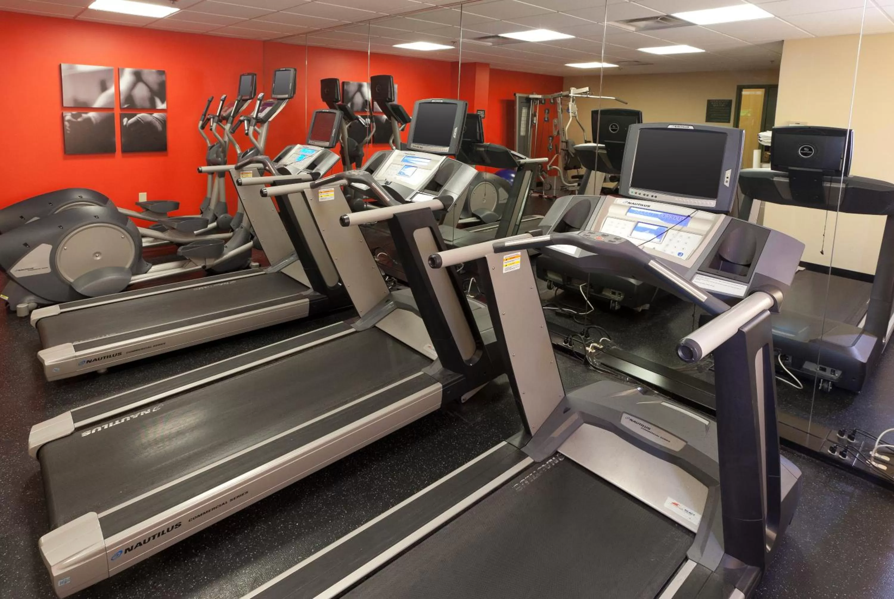 Fitness centre/facilities in Country Inn & Suites by Radisson, Bloomington at Mall of America, MN
