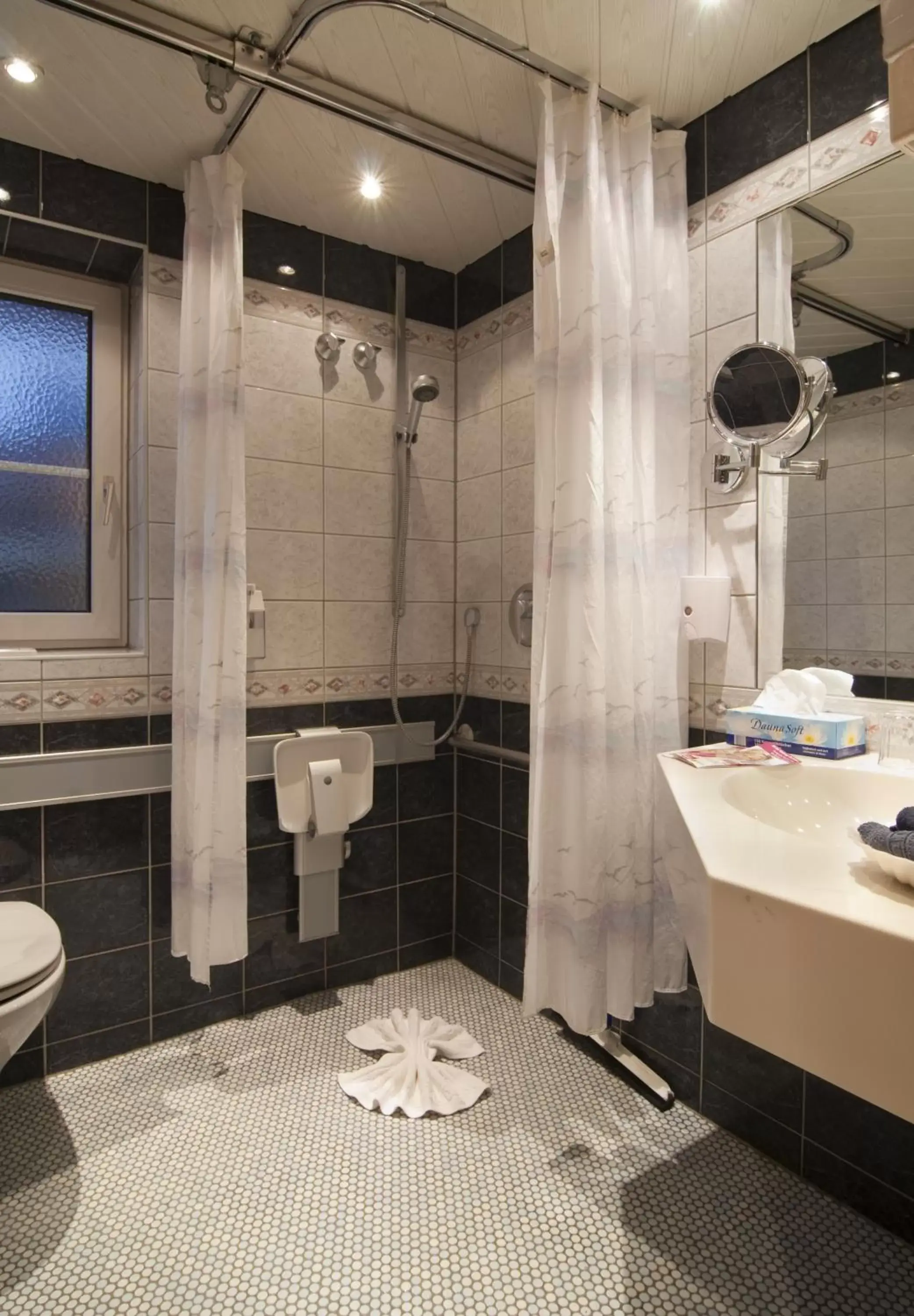 Jumbo Family Room in Haus Windrose in Hotel Rheinischer Hof Jumbo Family Room in Haus Windrose in Hotel Rheinischer Hof