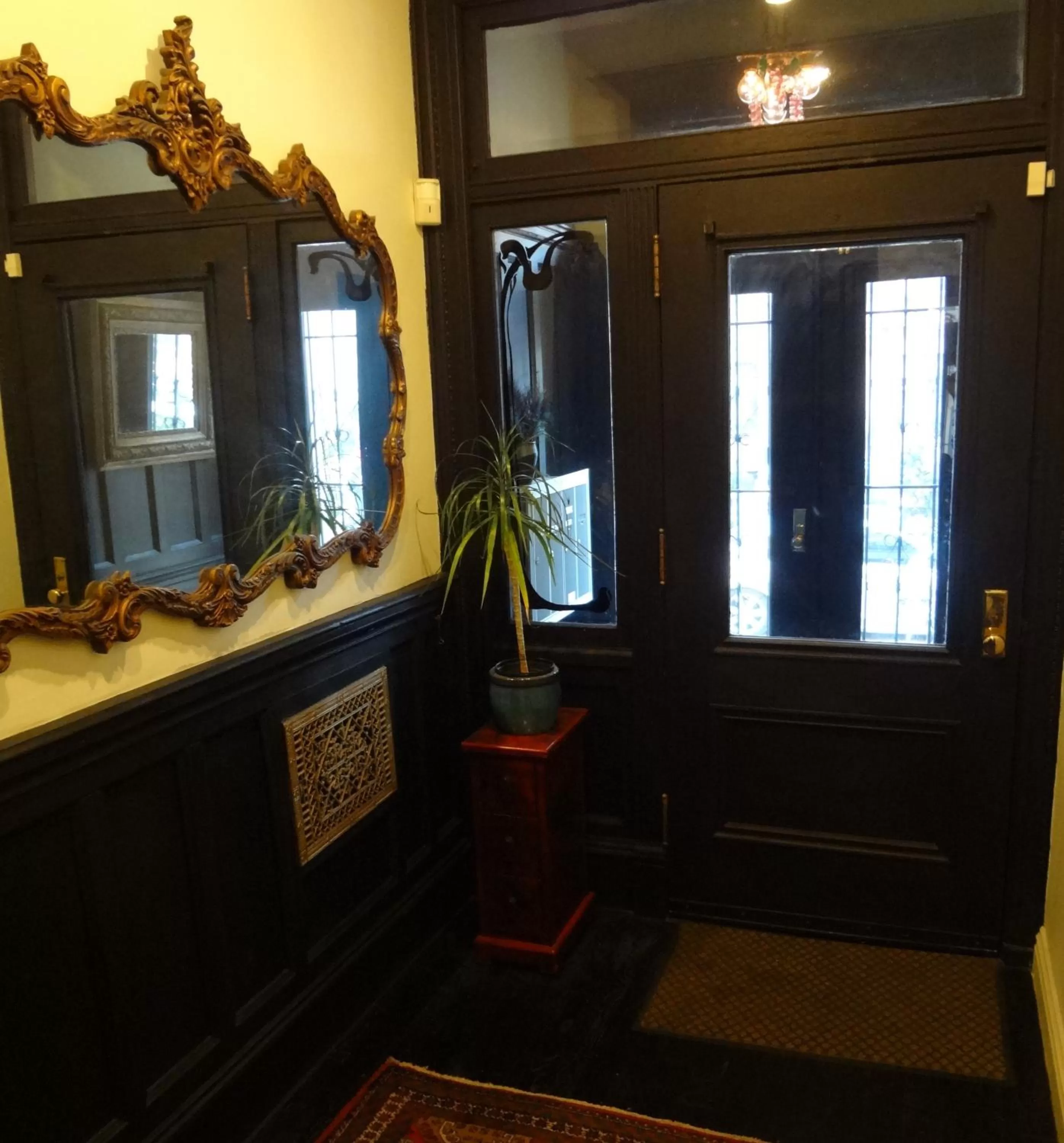 Facade/entrance in The Gallery House