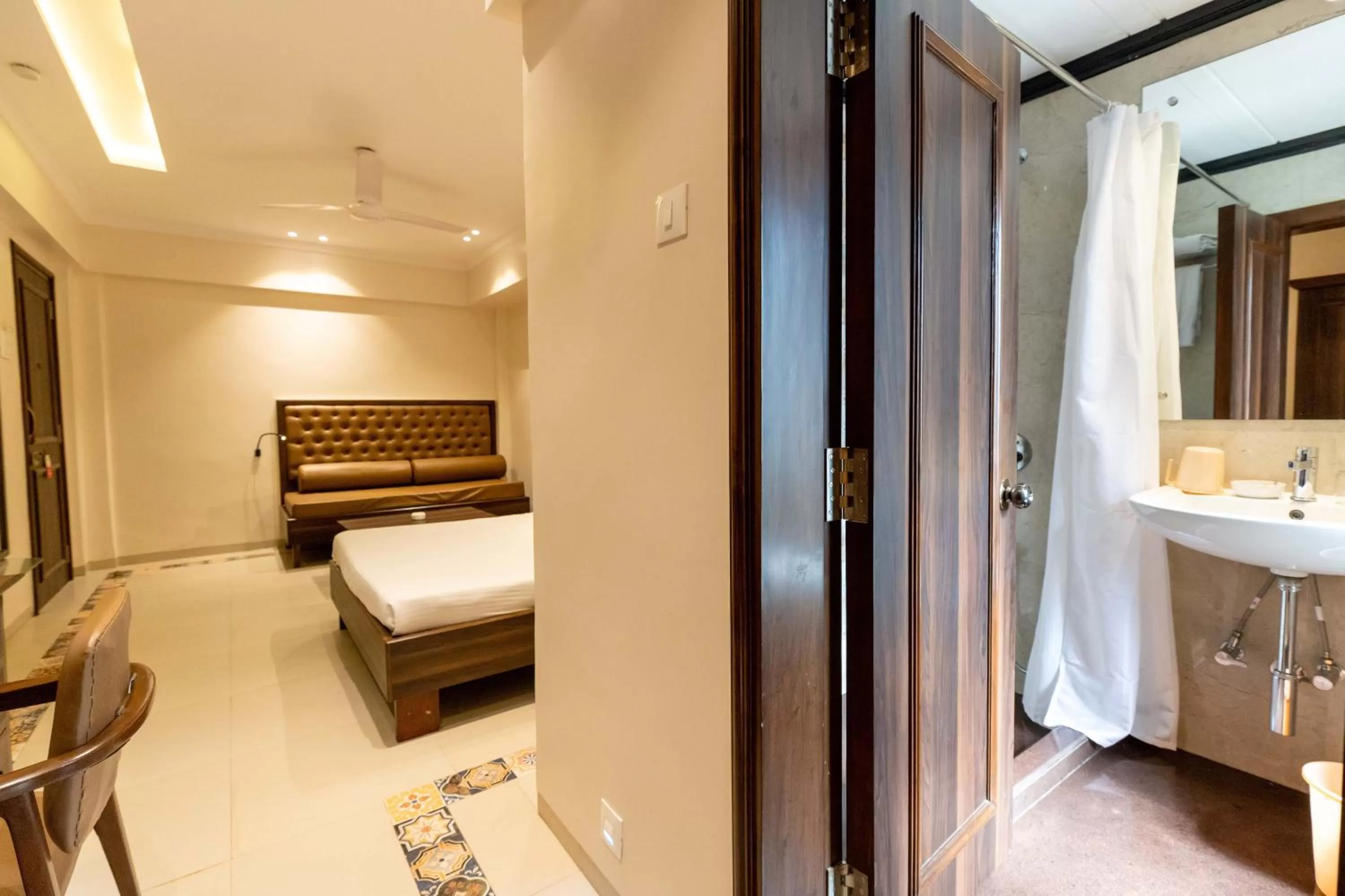 Bedroom, Bed in West End Hotel Opp Bombay Hospital