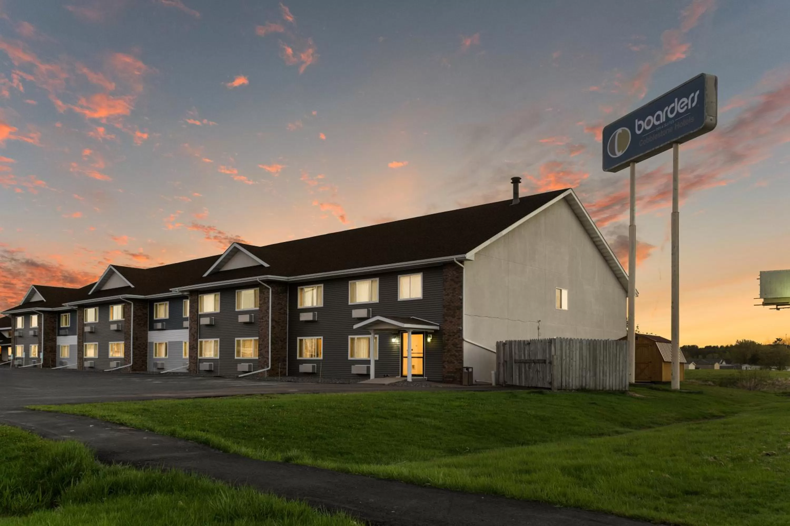 Property Building in Boarders Inn & Suites by Cobblestone Hotels - Superior/Duluth
