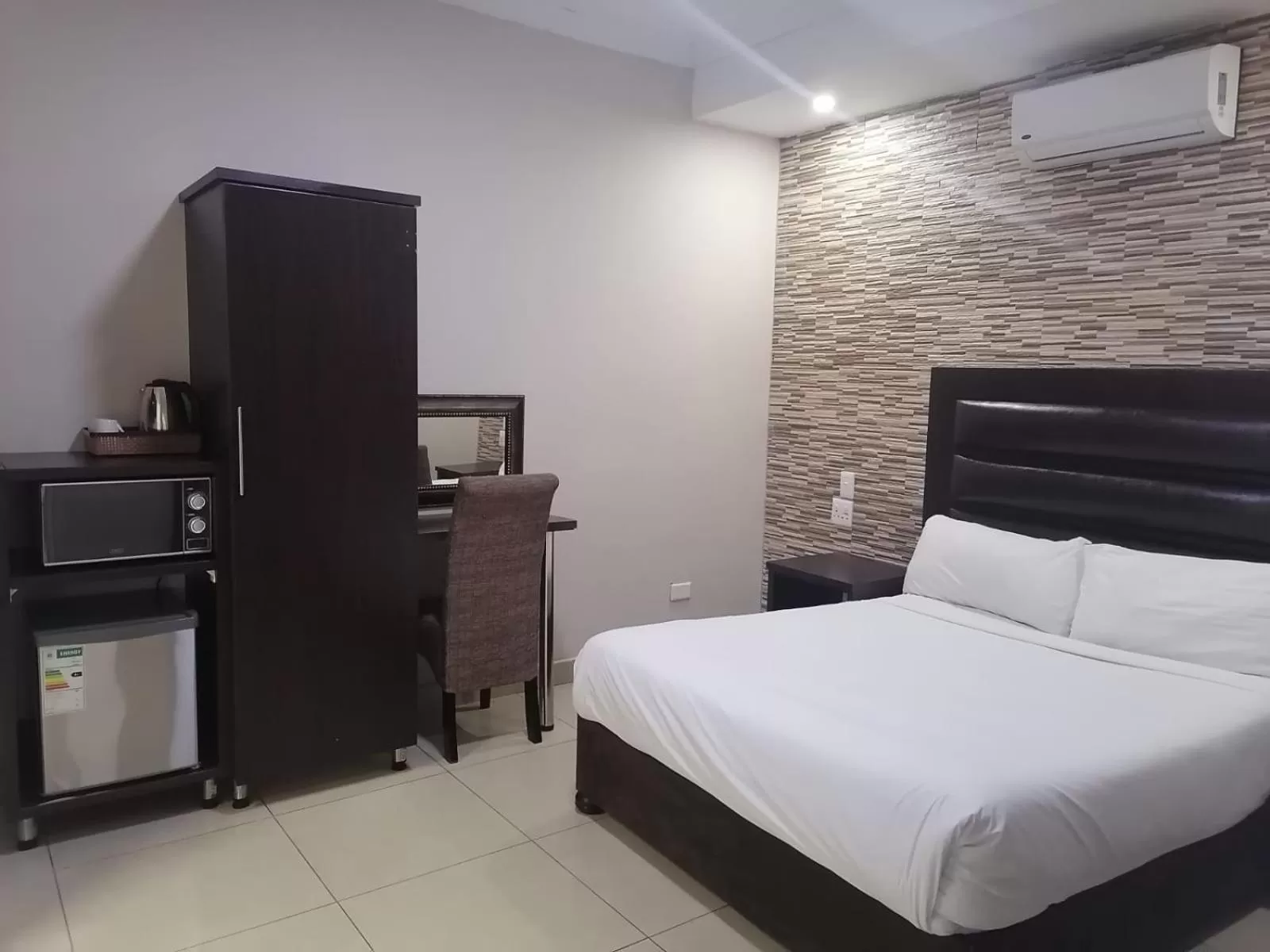 Bedroom, Bed in Bayside Hotel & Self Catering 110 West Street