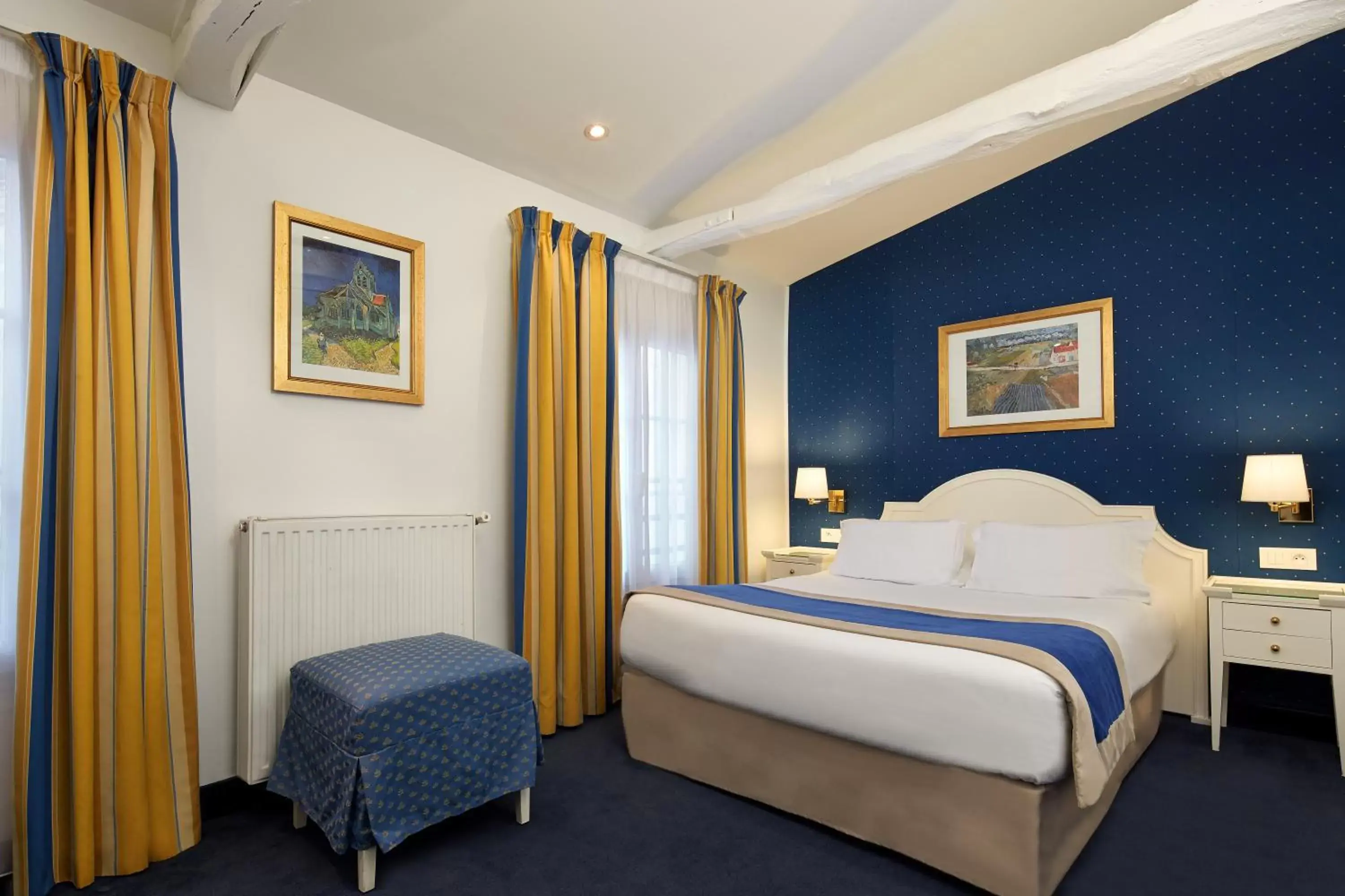 Two Adjacent Double Room in Austin's Arts Et Metiers Hotel Two Adjacent Double Room in Austin's Arts Et Metiers Hotel