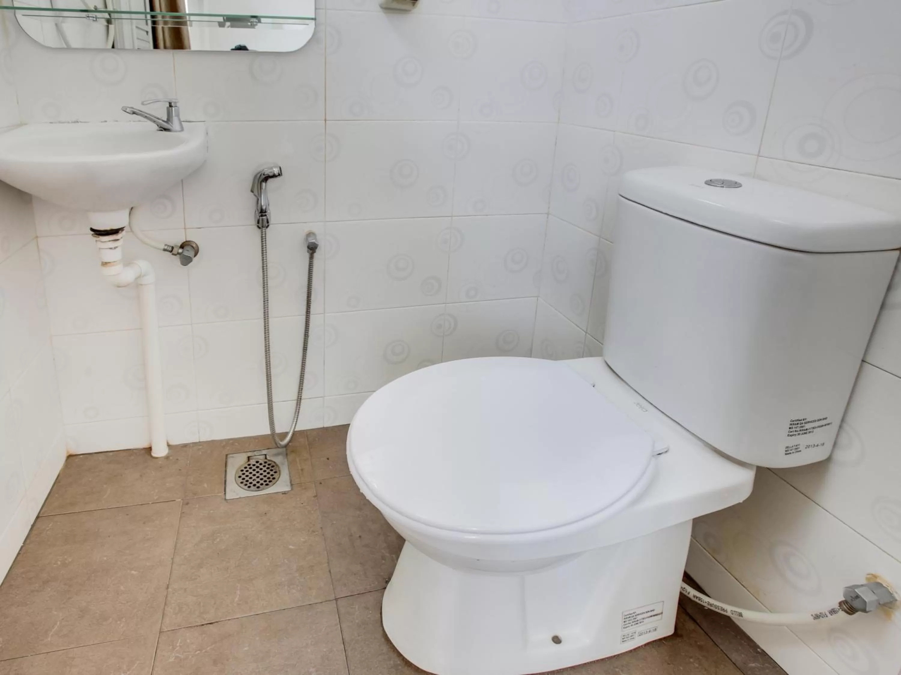 Bathroom in OYO 89617 Selesa View