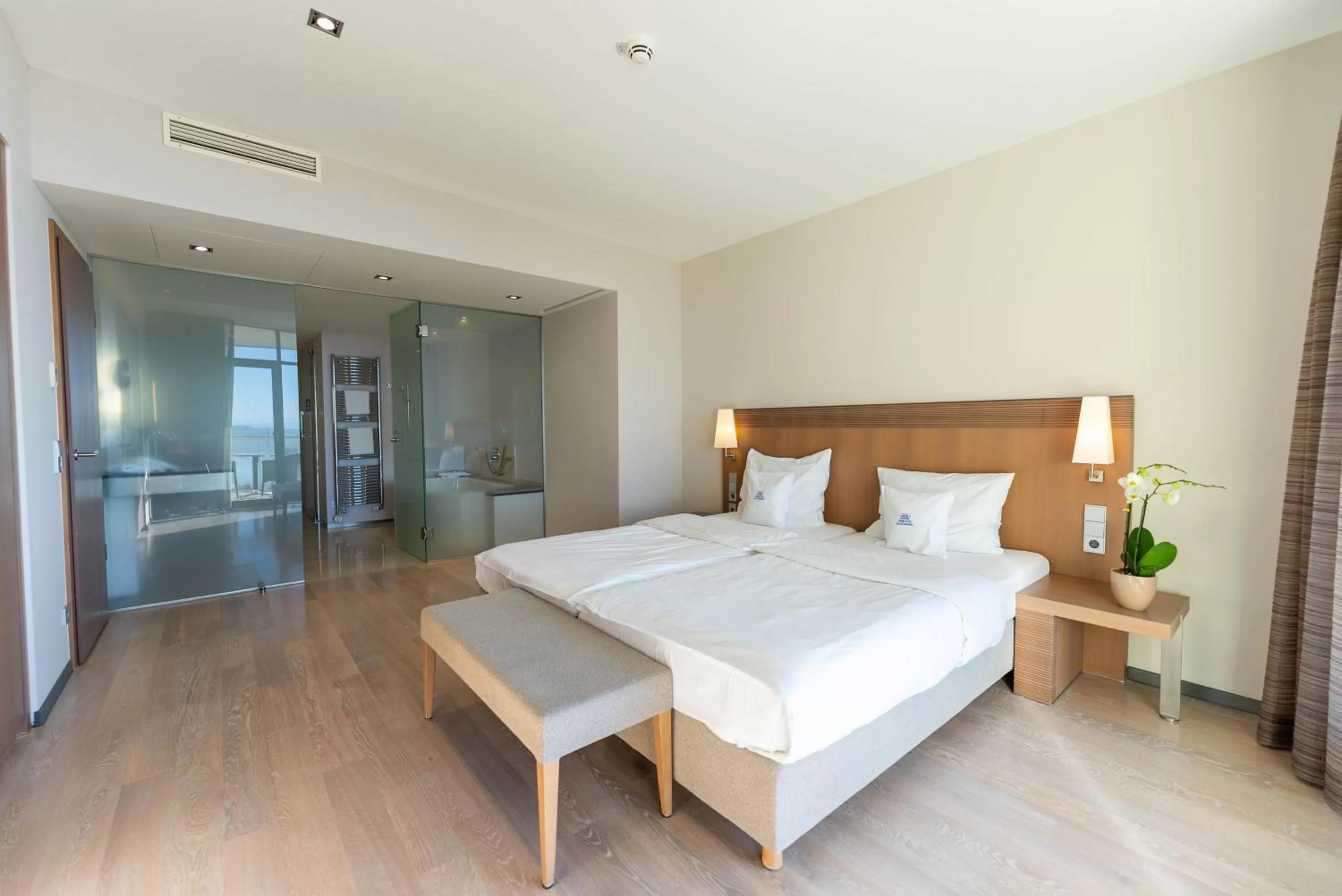 Bed in Parkhotel St.Leonhard