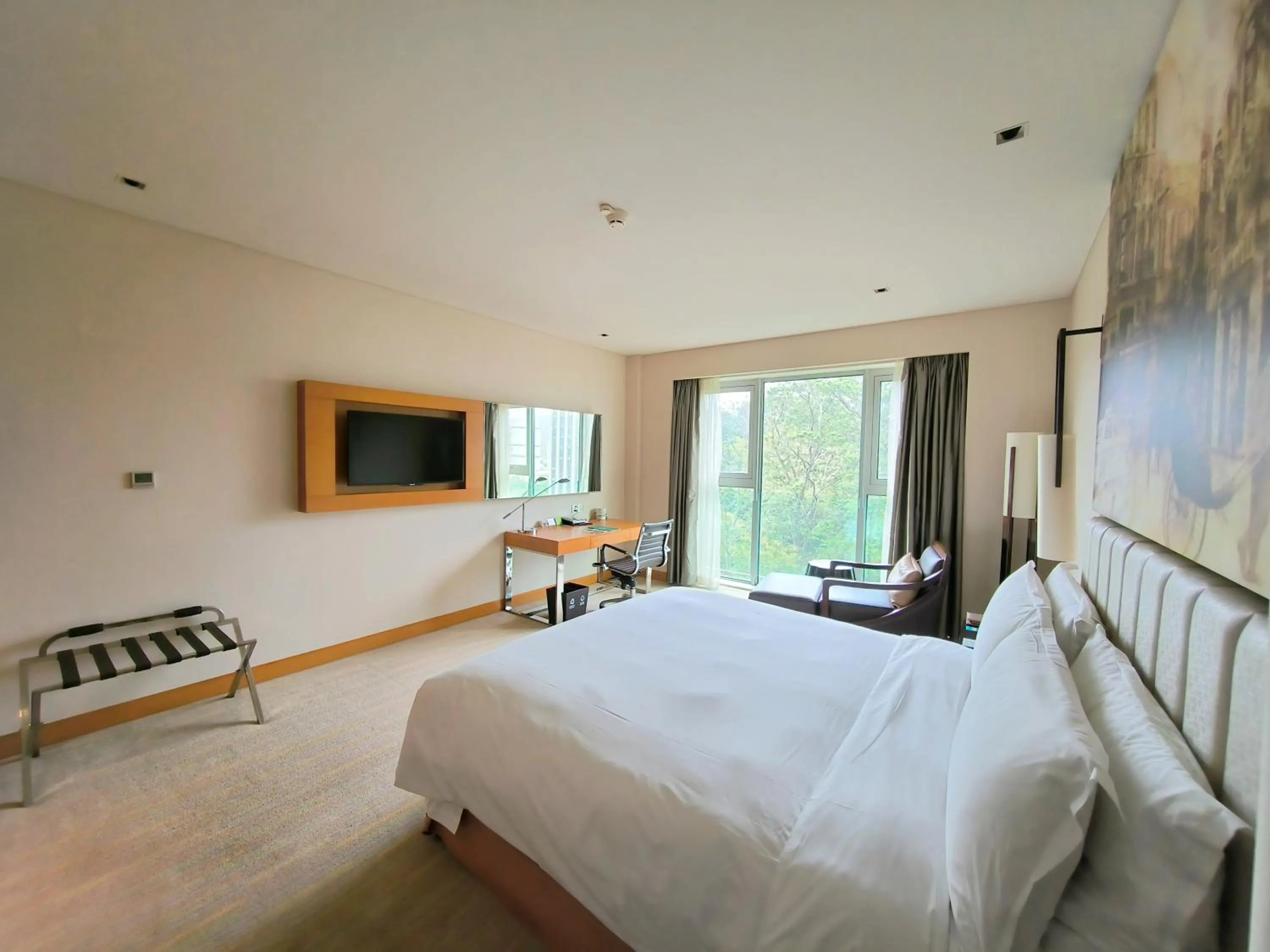 Photo of the whole room, Bed in Junluxe Hotel Guangzhou Science City