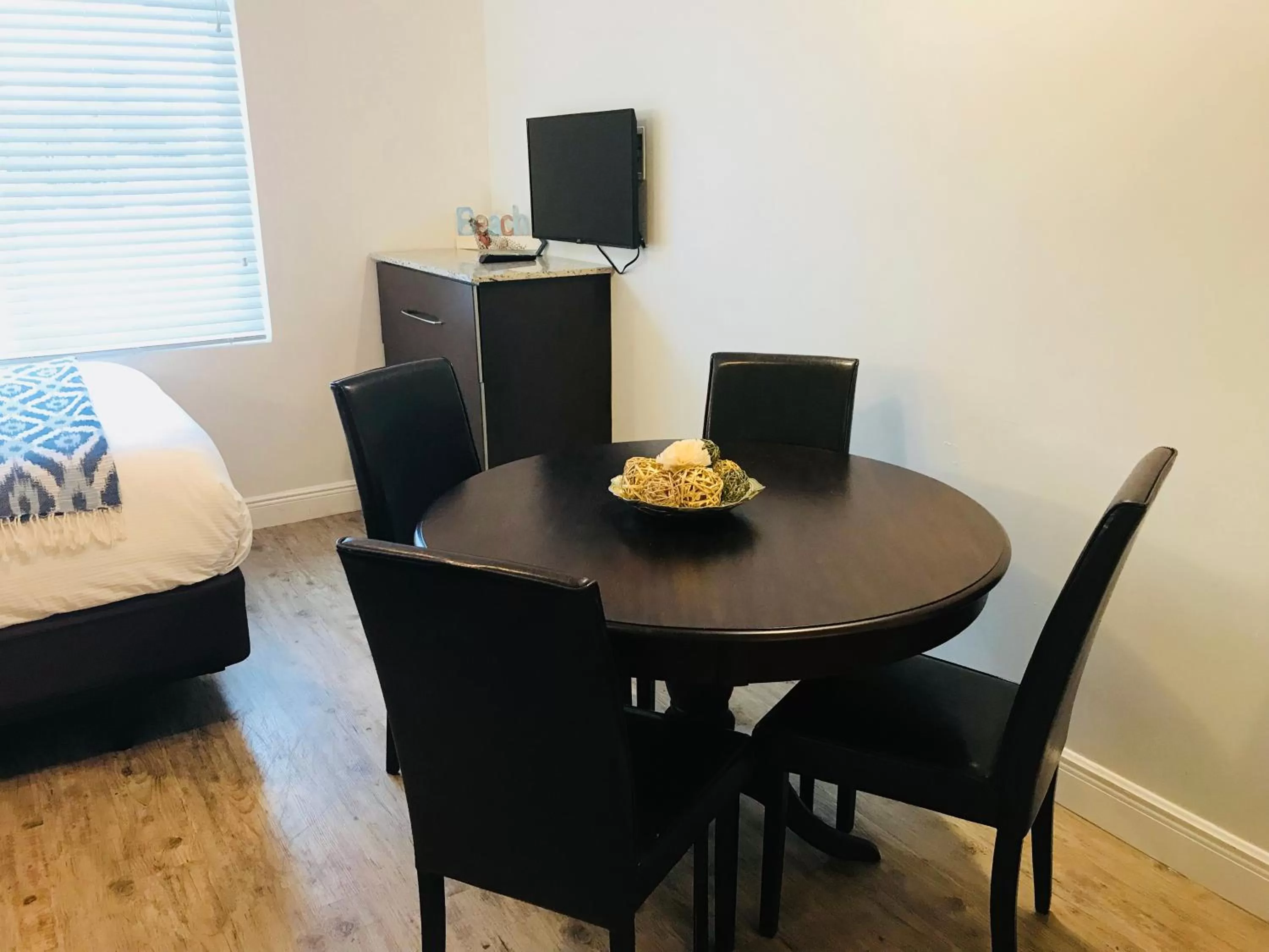 Dining area in Caribbean Resort Suites