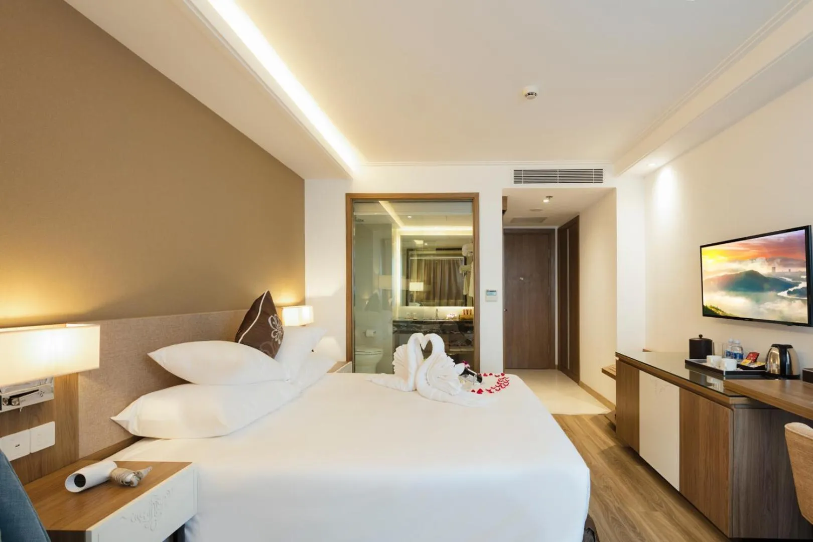 Photo of the whole room, Bed in Comodo Nha Trang Hotel