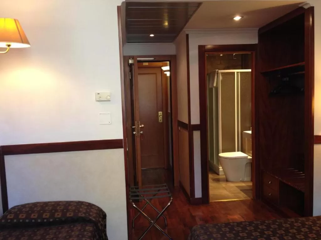 Bathroom in Hotel Astoria Garden