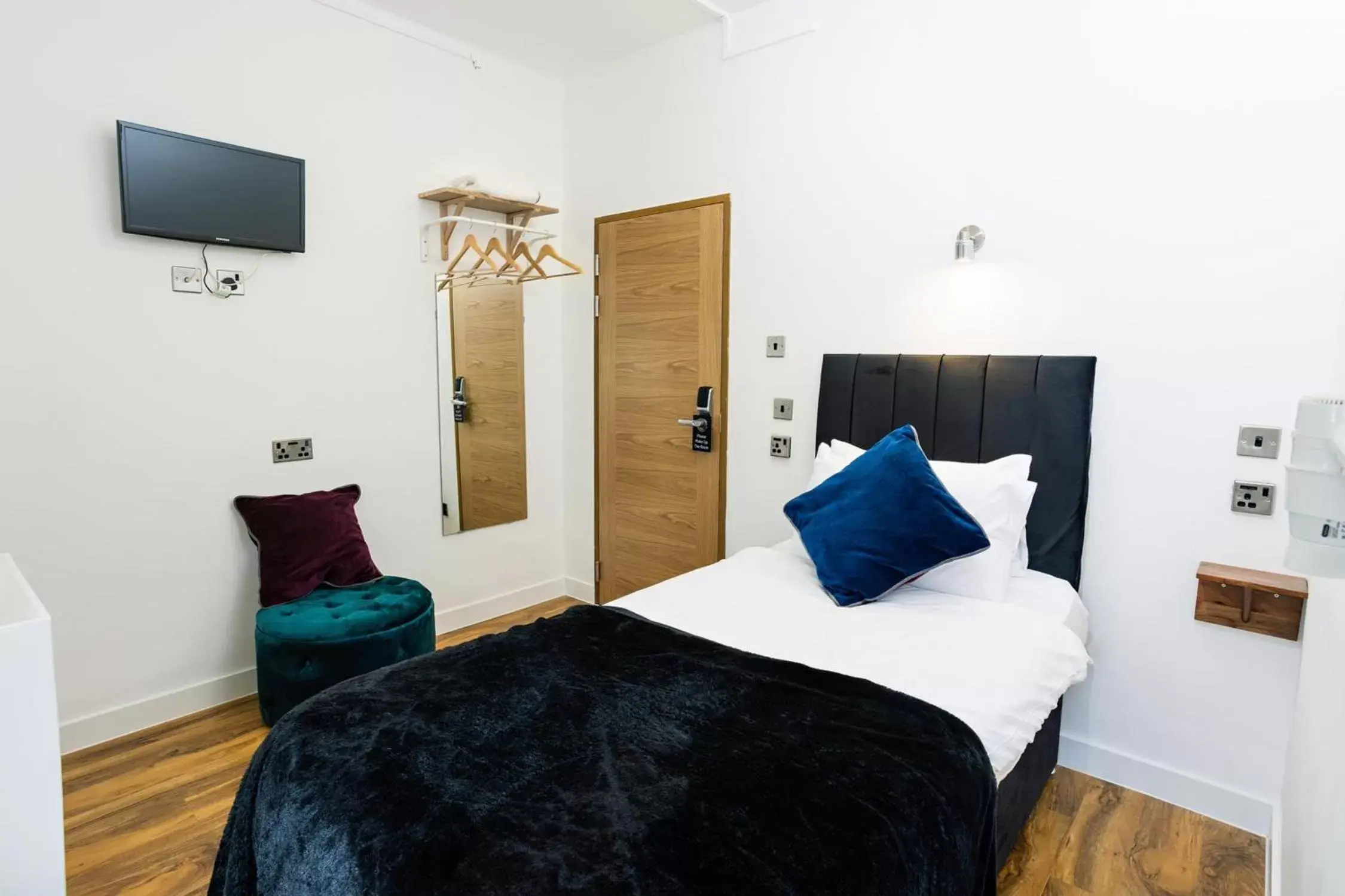 Standard Single Room in Cambridge House Hotel Standard Single Room in Cambridge House Hotel