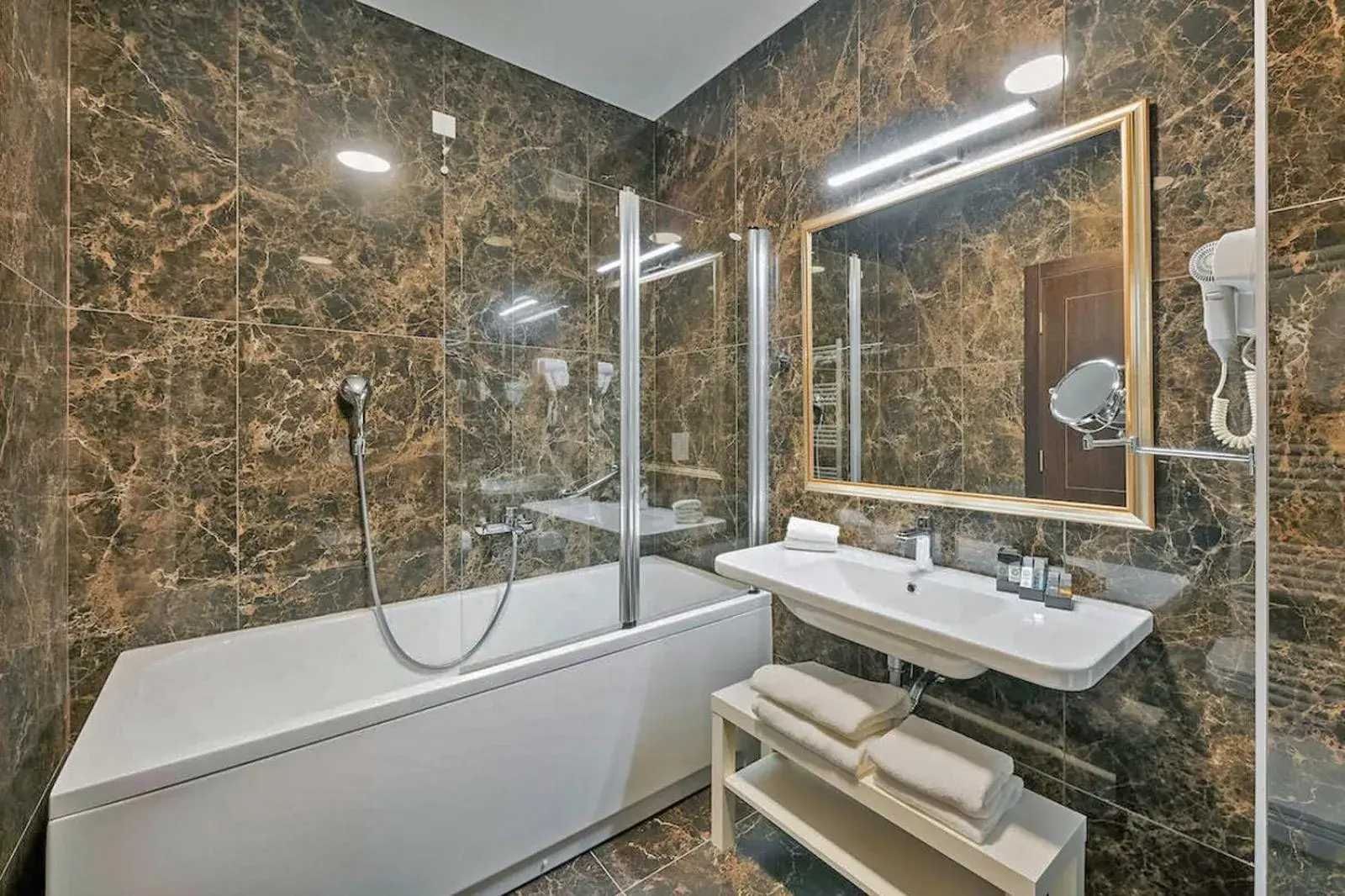 Superior Double Room - Free Parking in Hotel Cvita Superior Double Room - Free Parking in Hotel Cvita