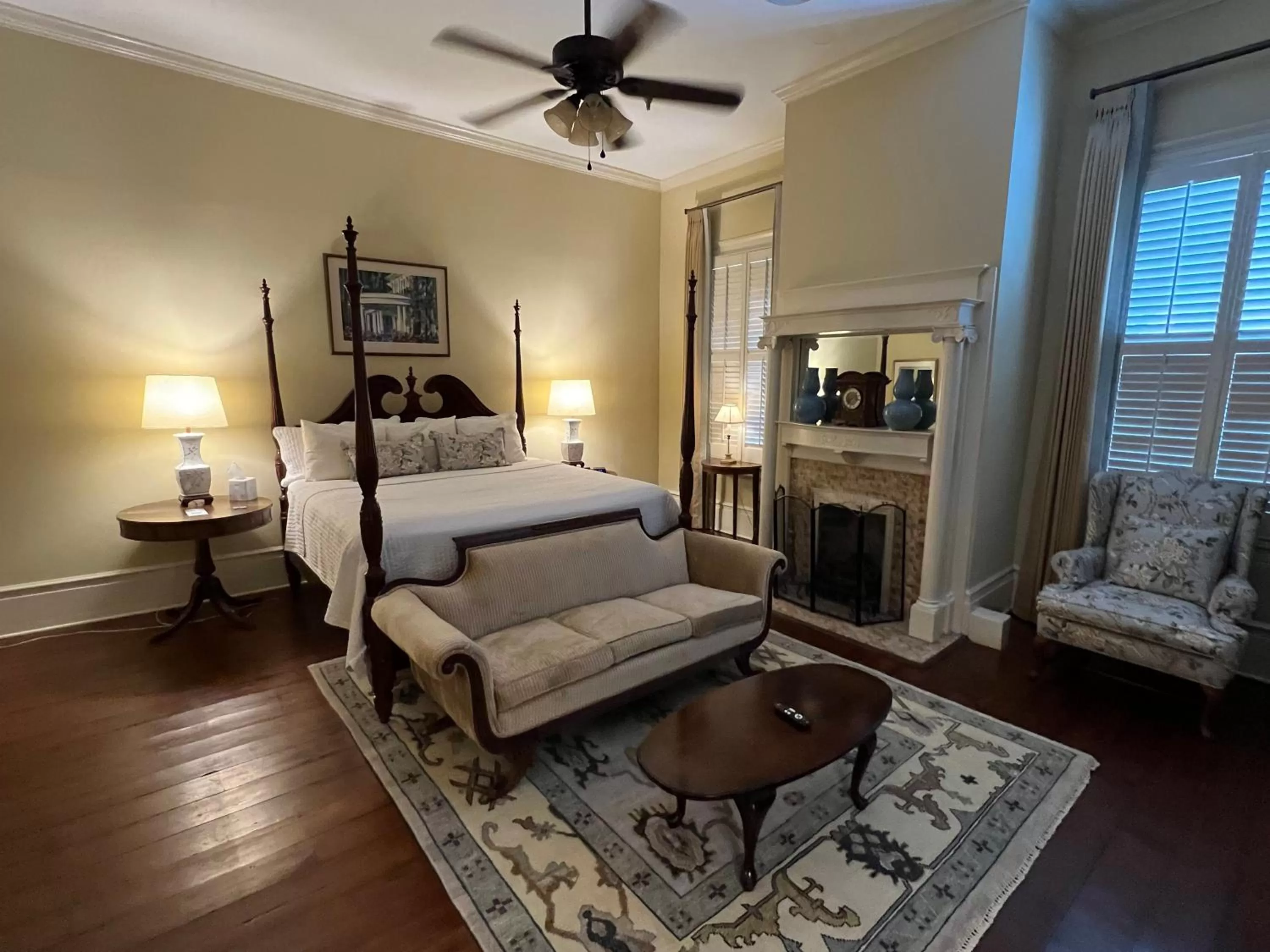 Photo of the whole room, Bed in 1842 Inn