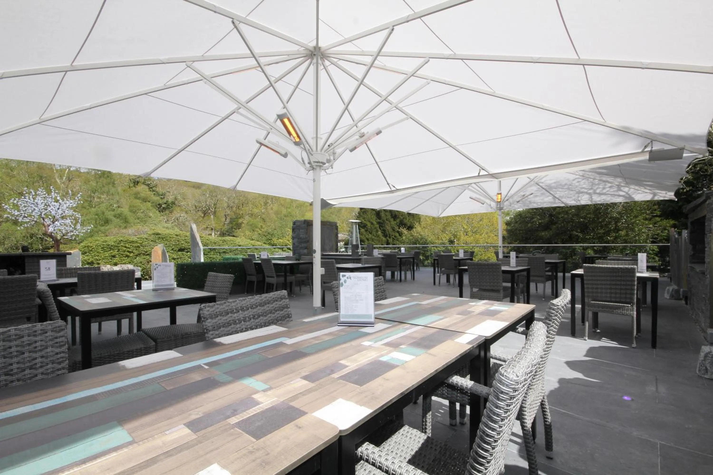 Restaurant/places to eat in Aberdunant Hall