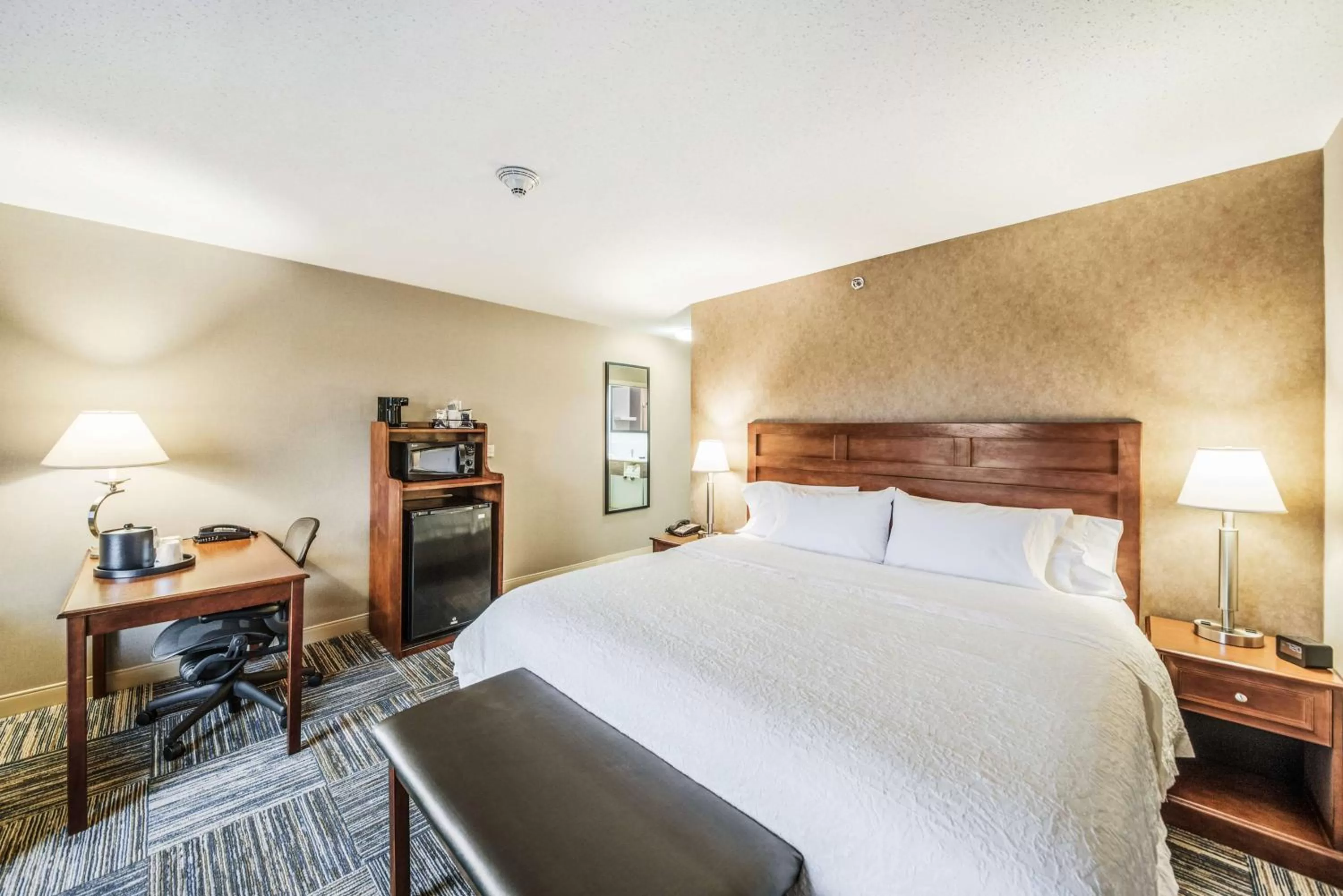 Bedroom, Bed in Hampton Inn Greenfield