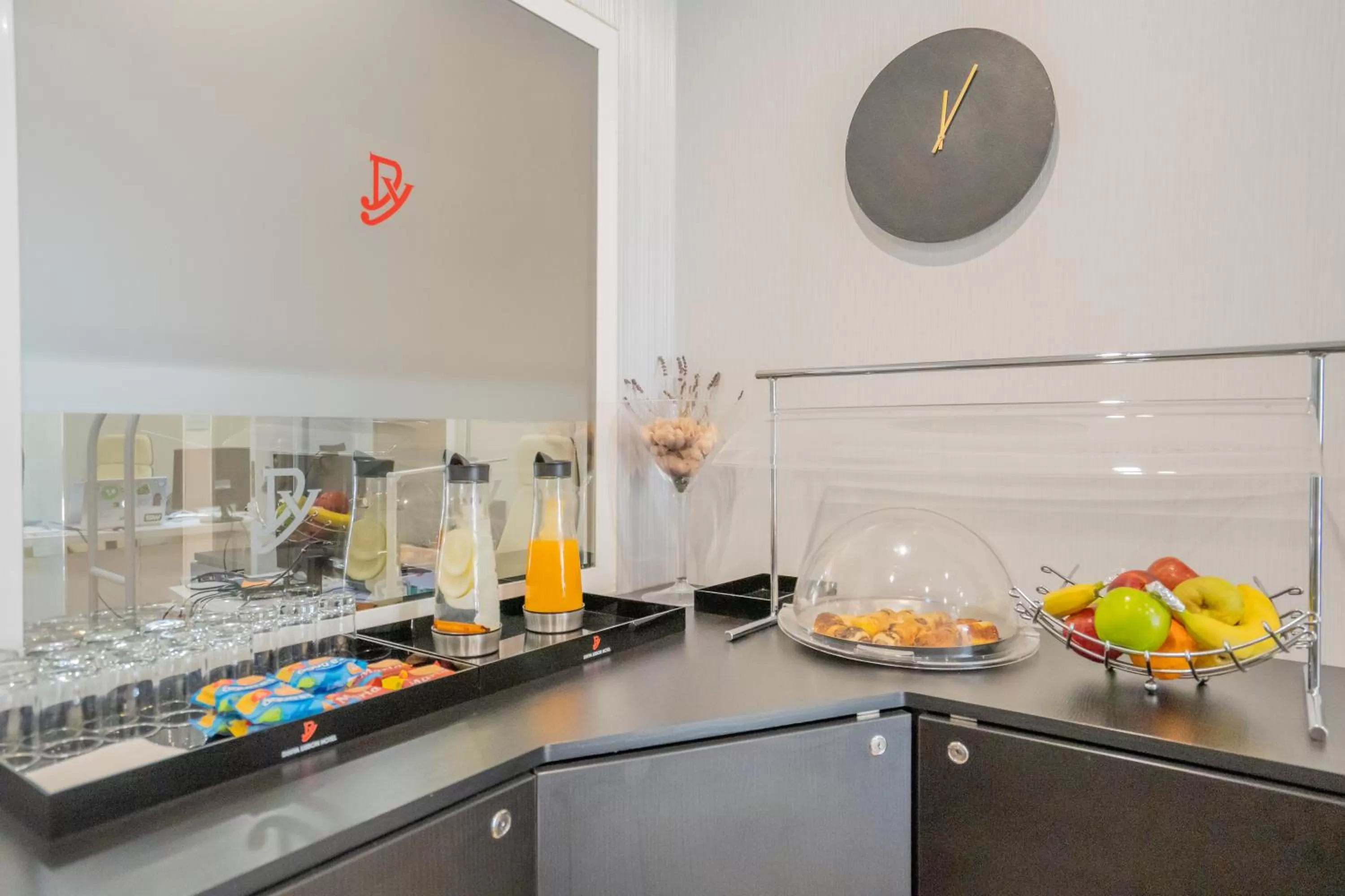 Food and drinks in Dinya Lisbon Hotel