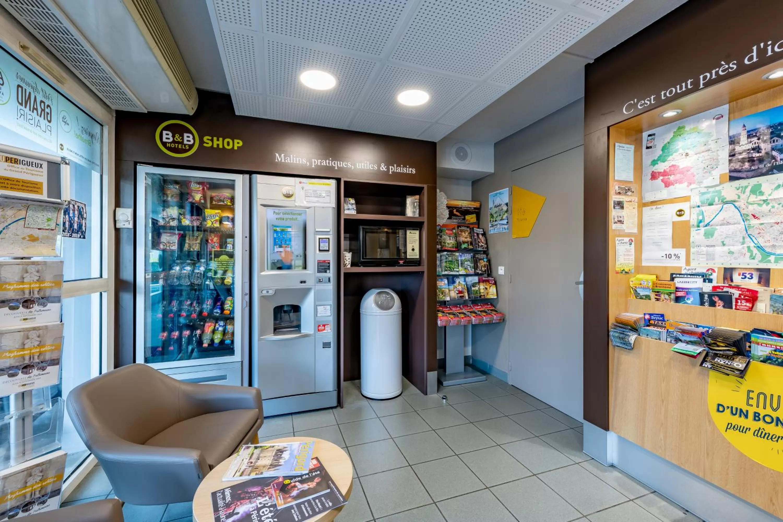 Lobby or reception in B&B HOTEL Périgueux Boulazac