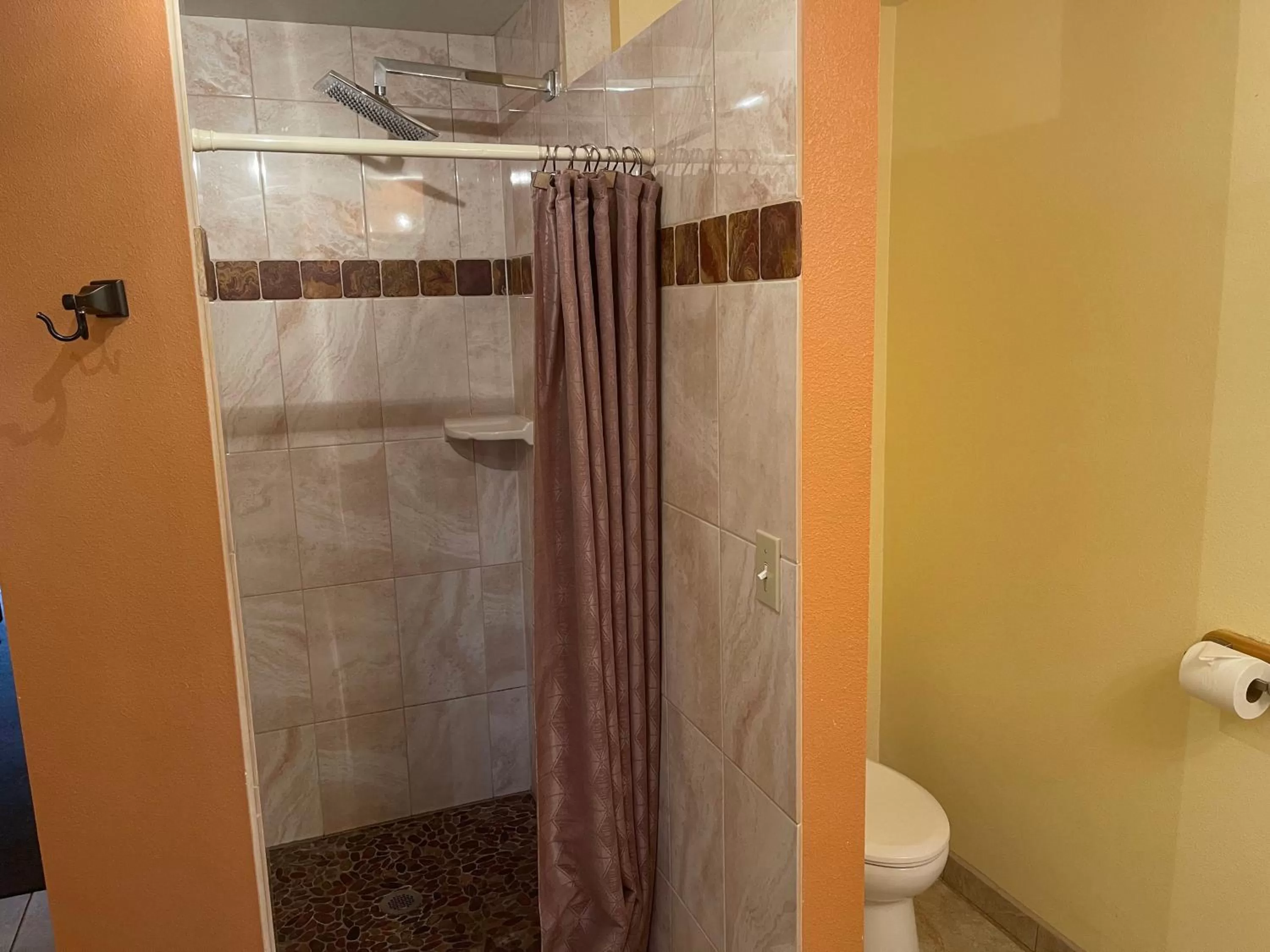 Bathroom in Pikes Peak Inn