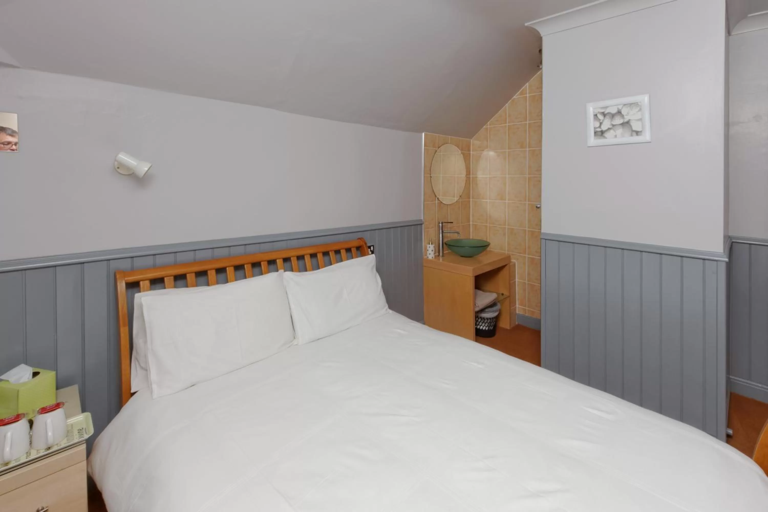 Photo of the whole room, Bed in Mallowview guest house