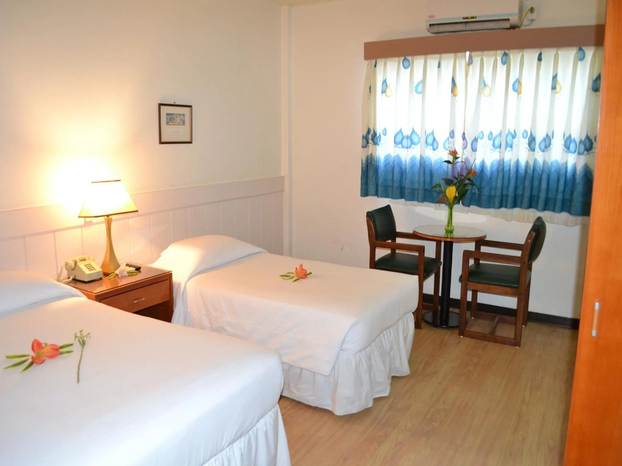 Bedroom, Bed in West Plaza Downtown