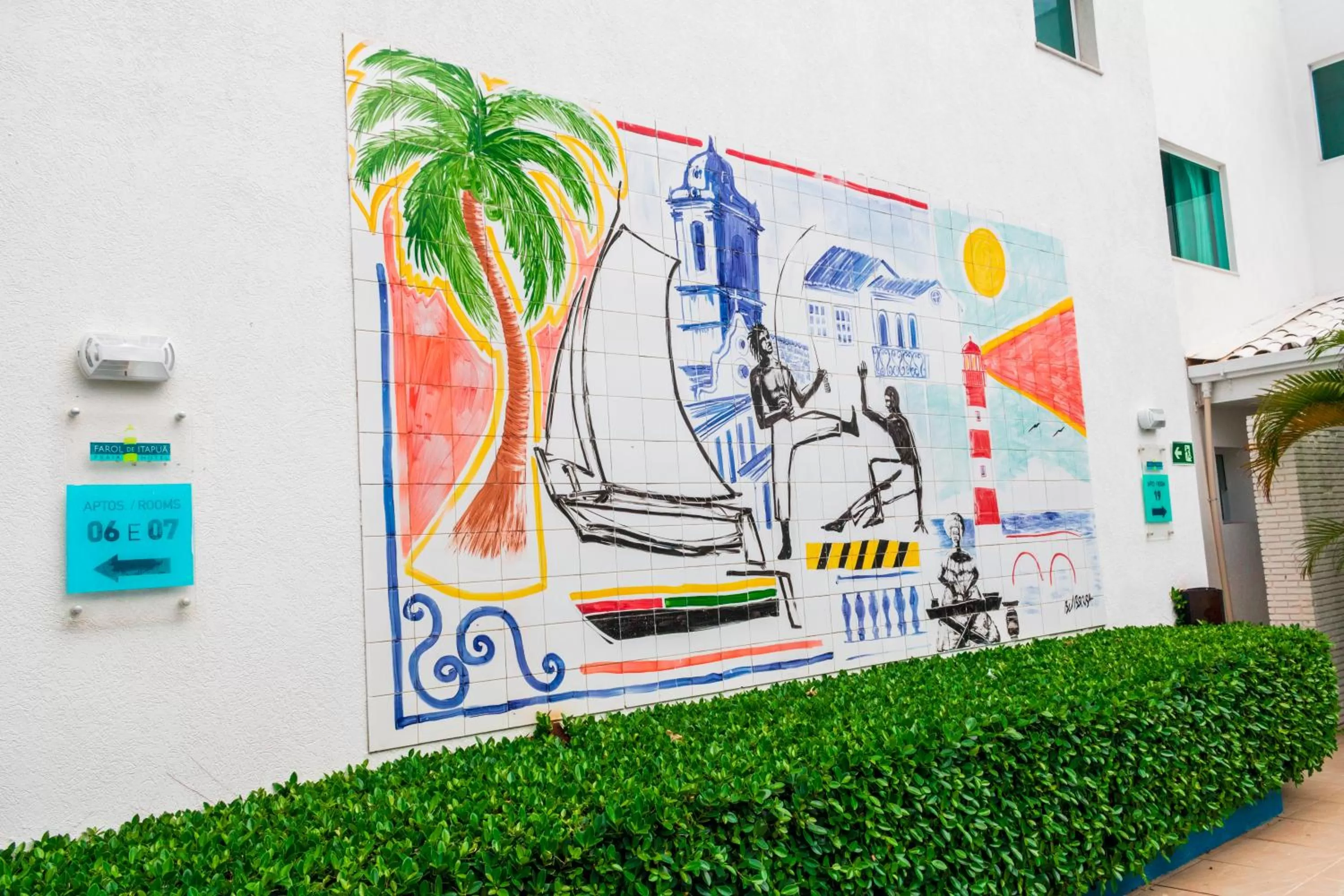 Property building in Farol de Itapuã Praia Hotel