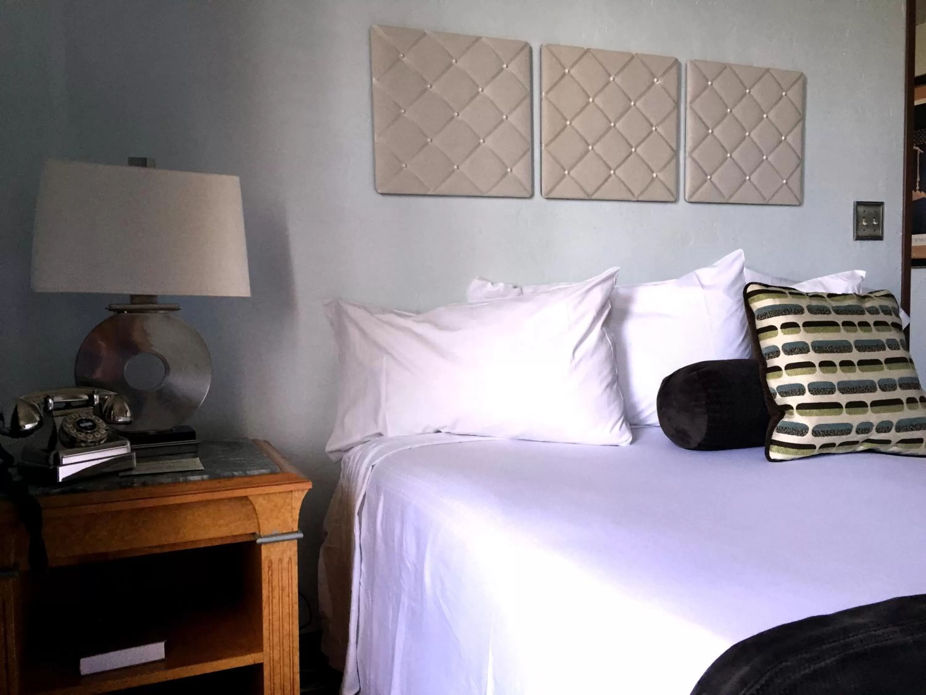 Bedroom, Bed in Boulder Dam Hotel