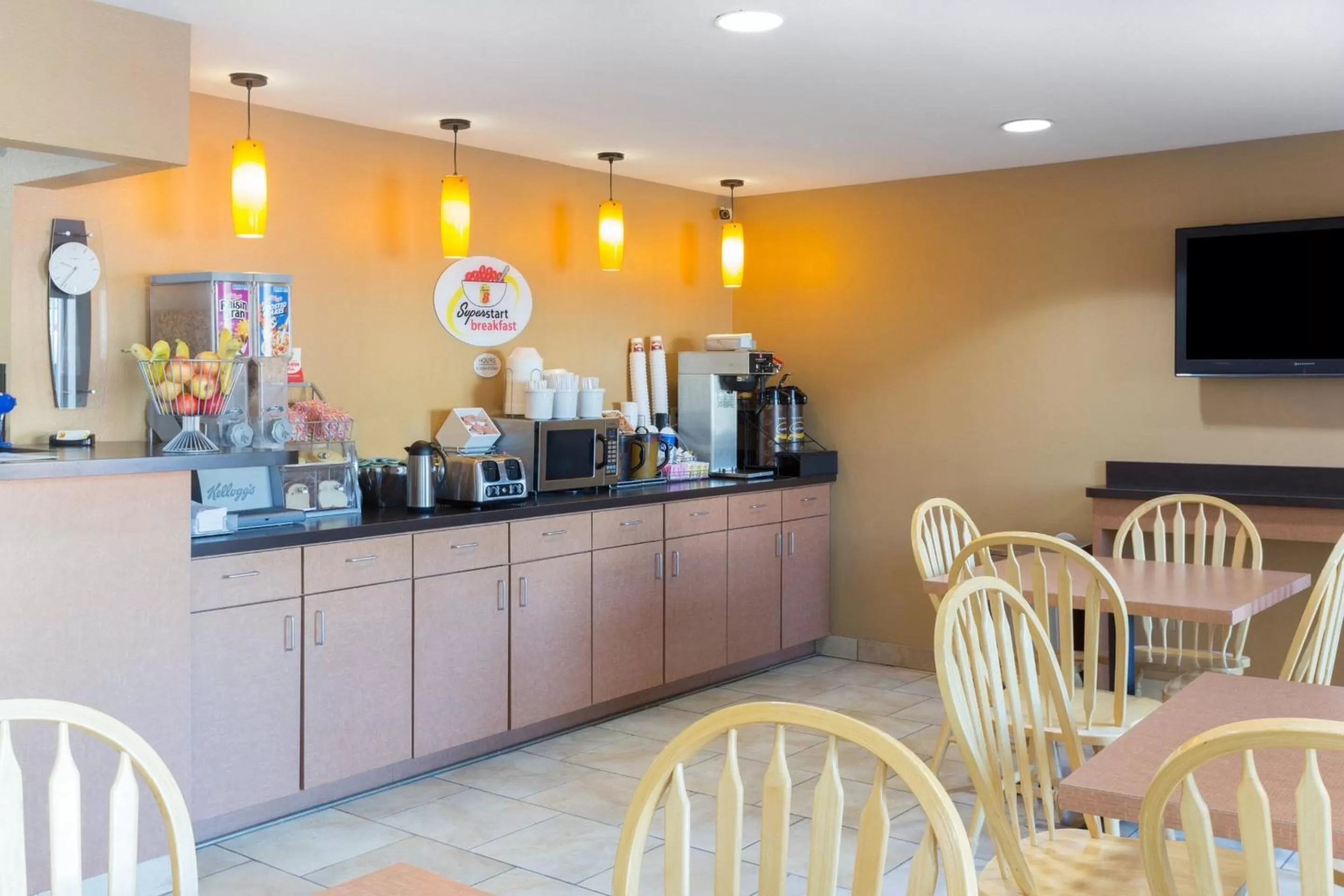 Dining area in Super 8 by Wyndham Radcliff Ft. Knox Area