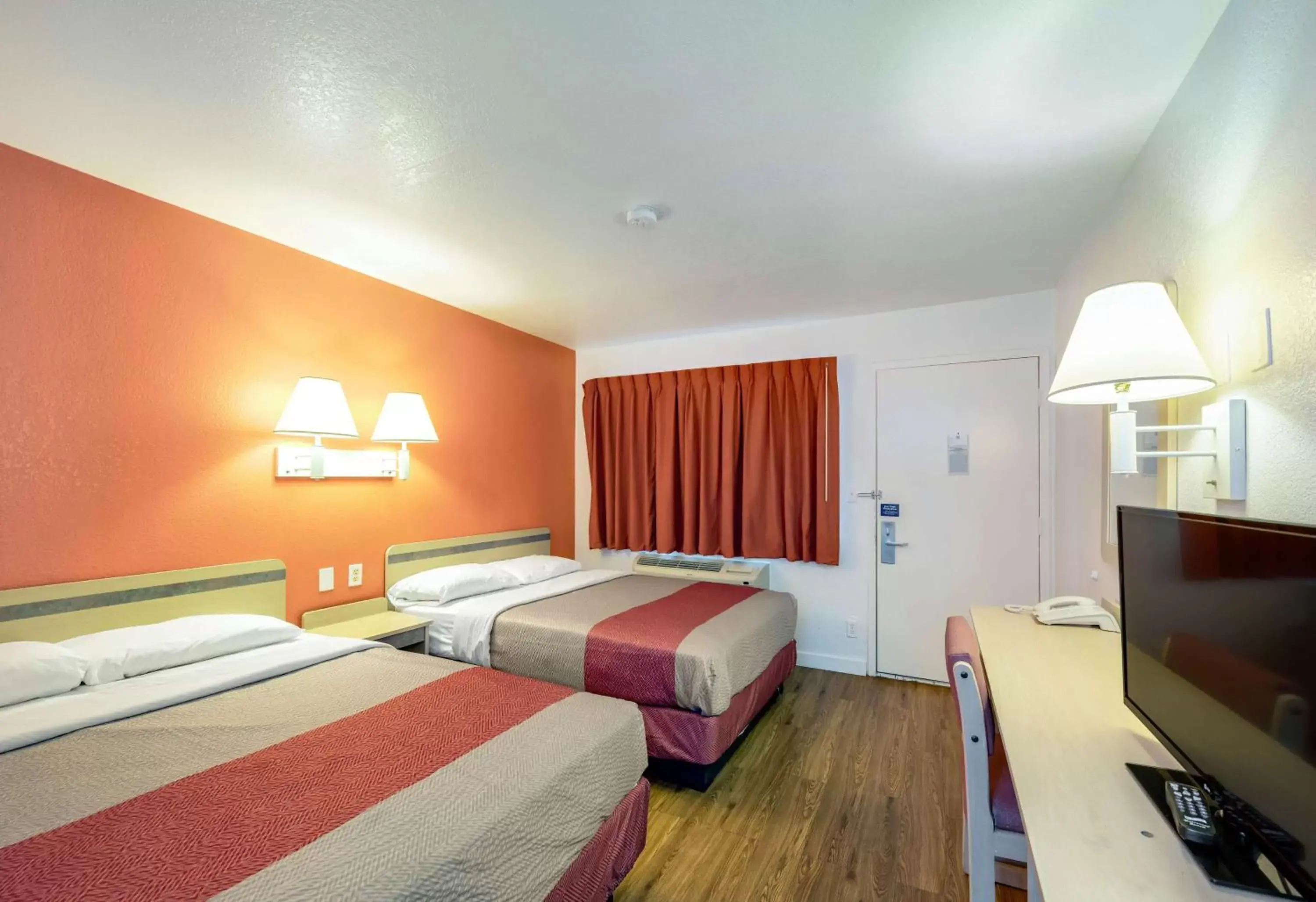 Deluxe Quadruple Room - single occupancy - Non-Smoking in Motel 6-Greenville, TX Deluxe Quadruple Room - single occupancy - Non-Smoking in Motel 6-Greenville, TX