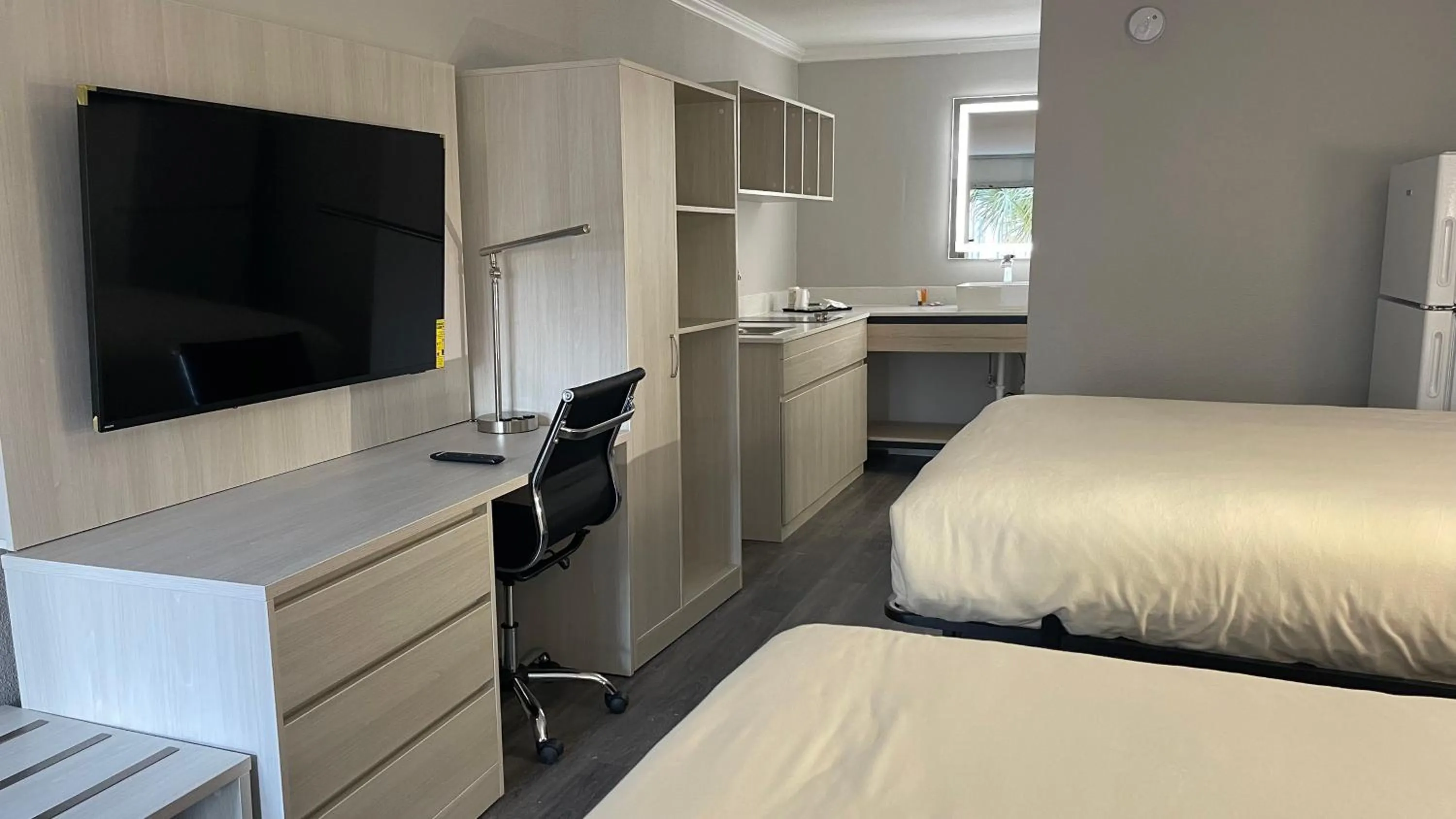 Photo of the whole room, Bed in MainStay Suites Florence - Darlington